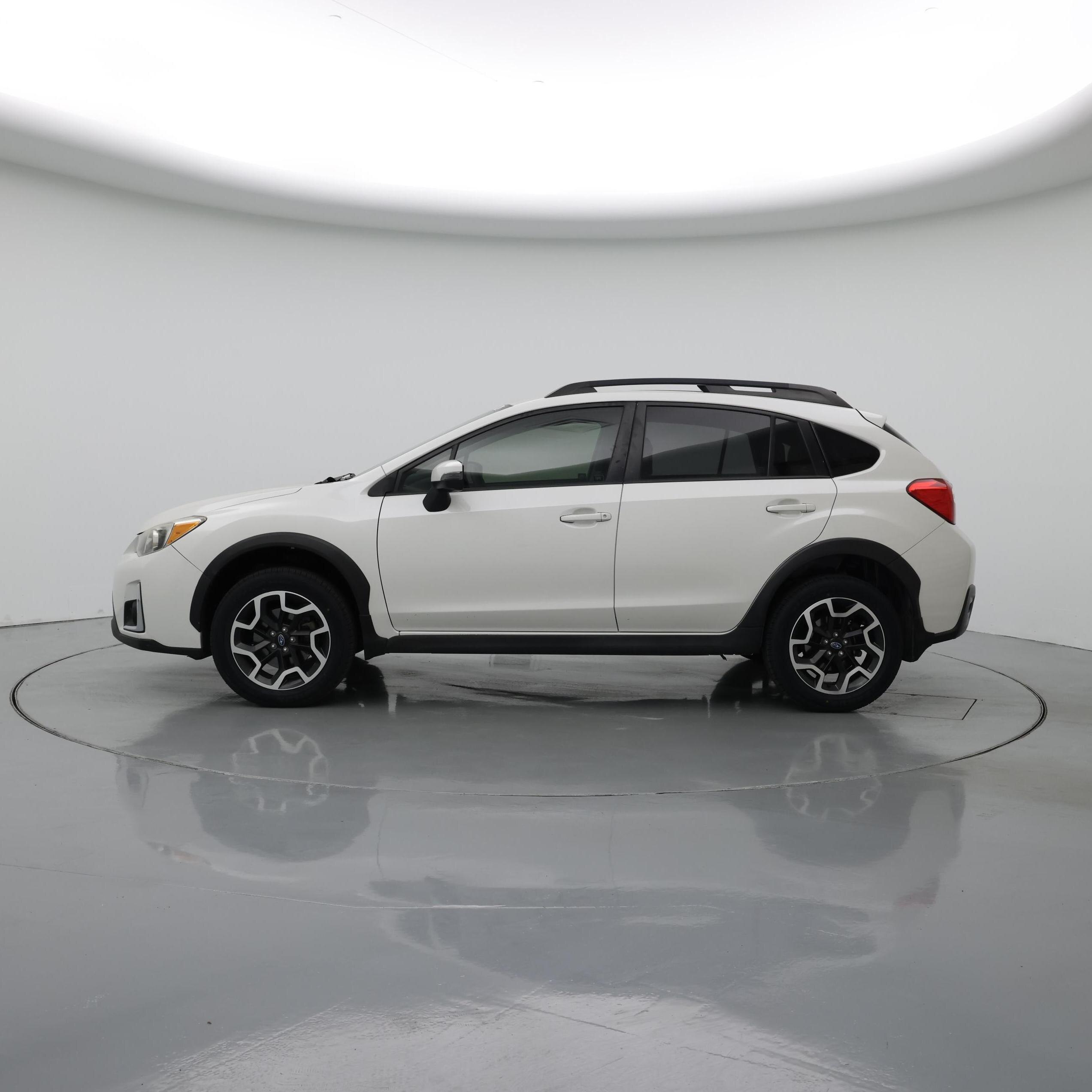 Thumbnail: 2017 Subaru Crosstrek - 3