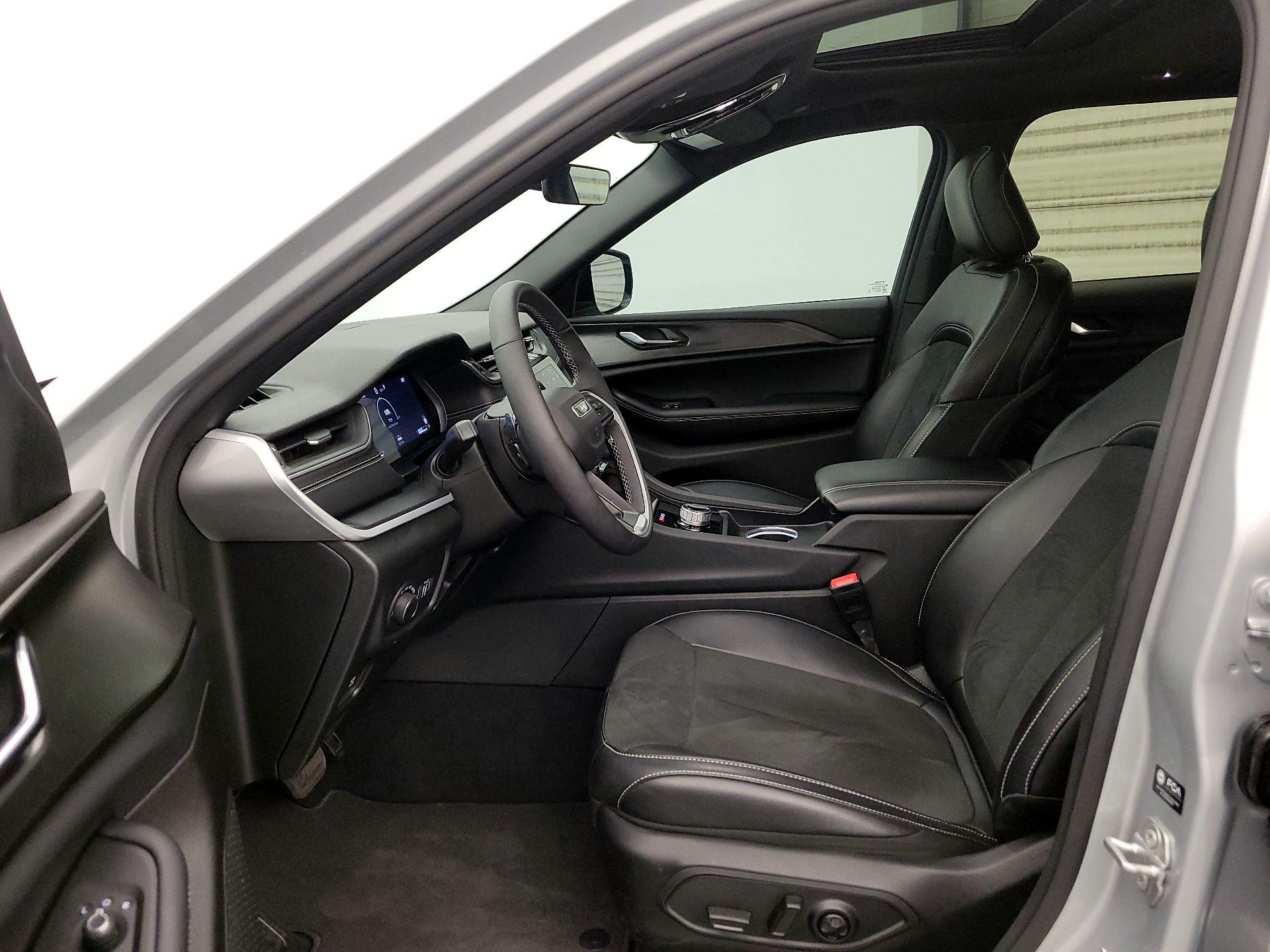 Thumbnail: 2025 Jeep Grand Cherokee - 11