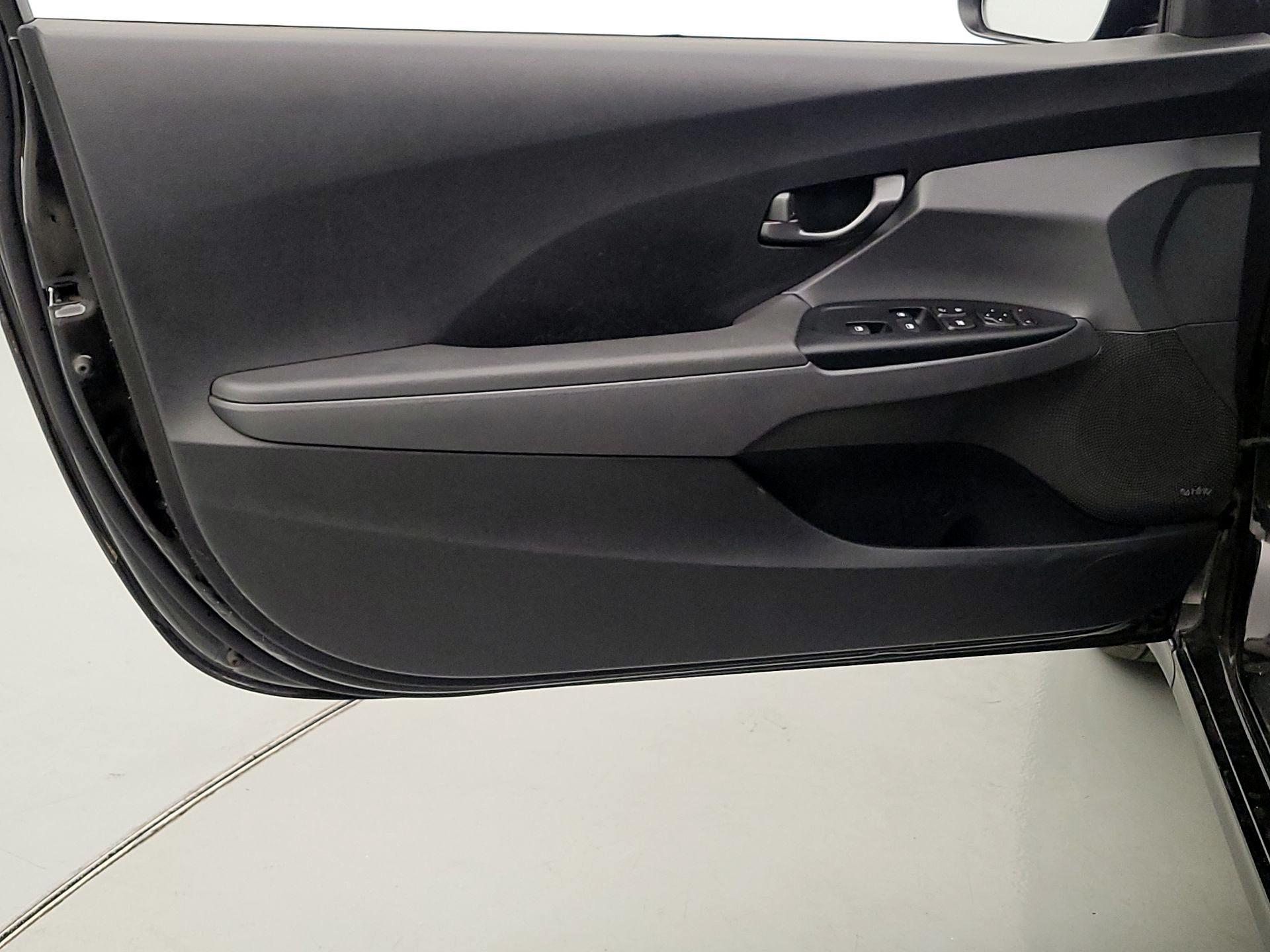 Thumbnail: 2020 Hyundai Veloster - 12