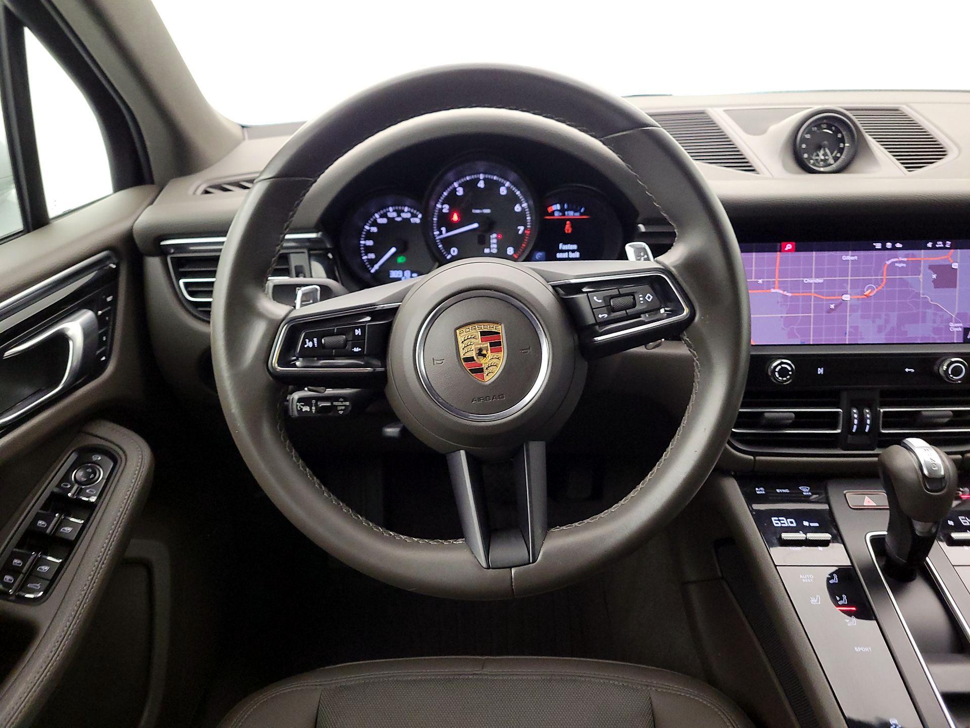 Thumbnail: 2023 Porsche Macan - 10