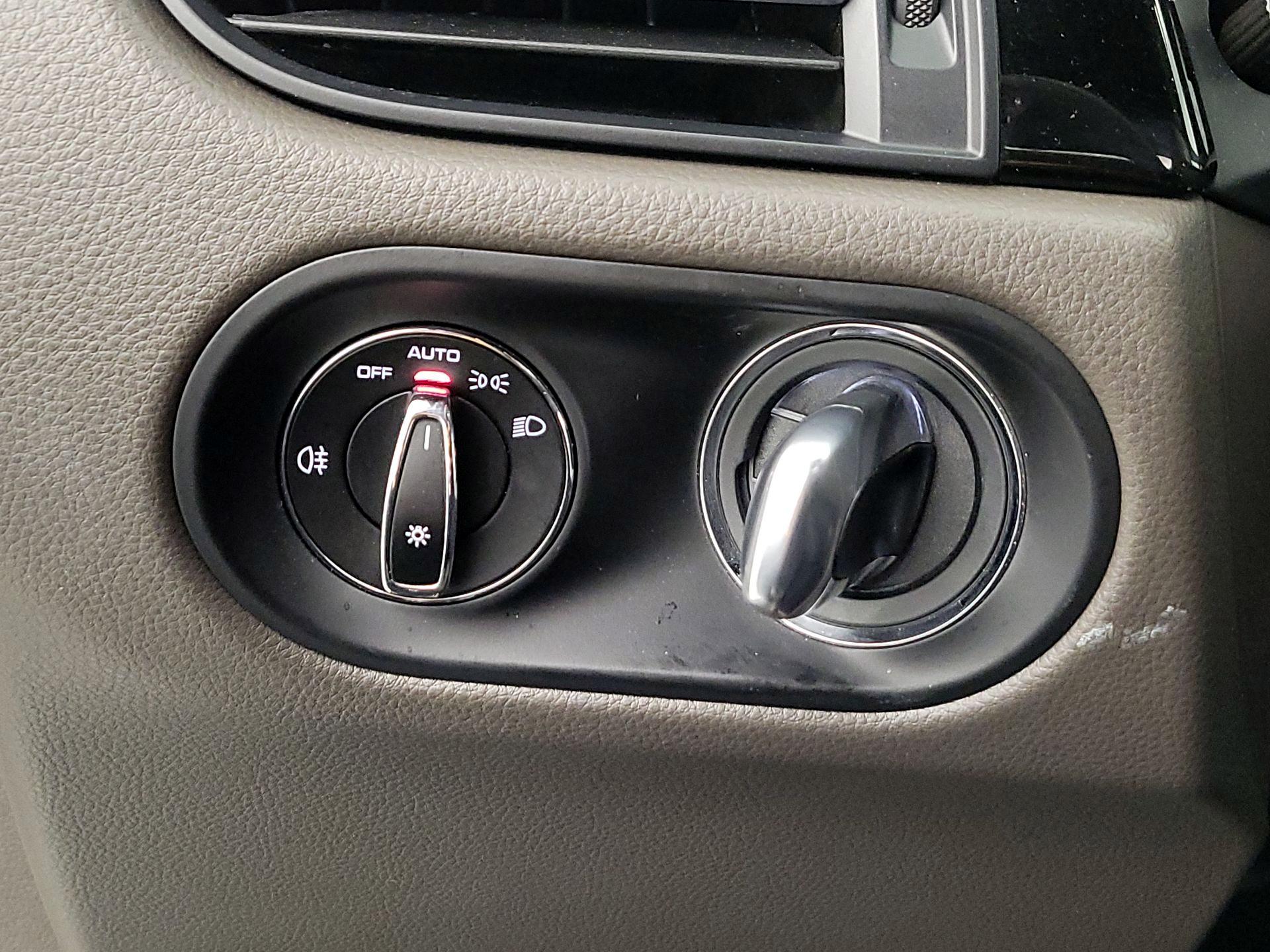 Thumbnail: 2023 Porsche Macan - 13