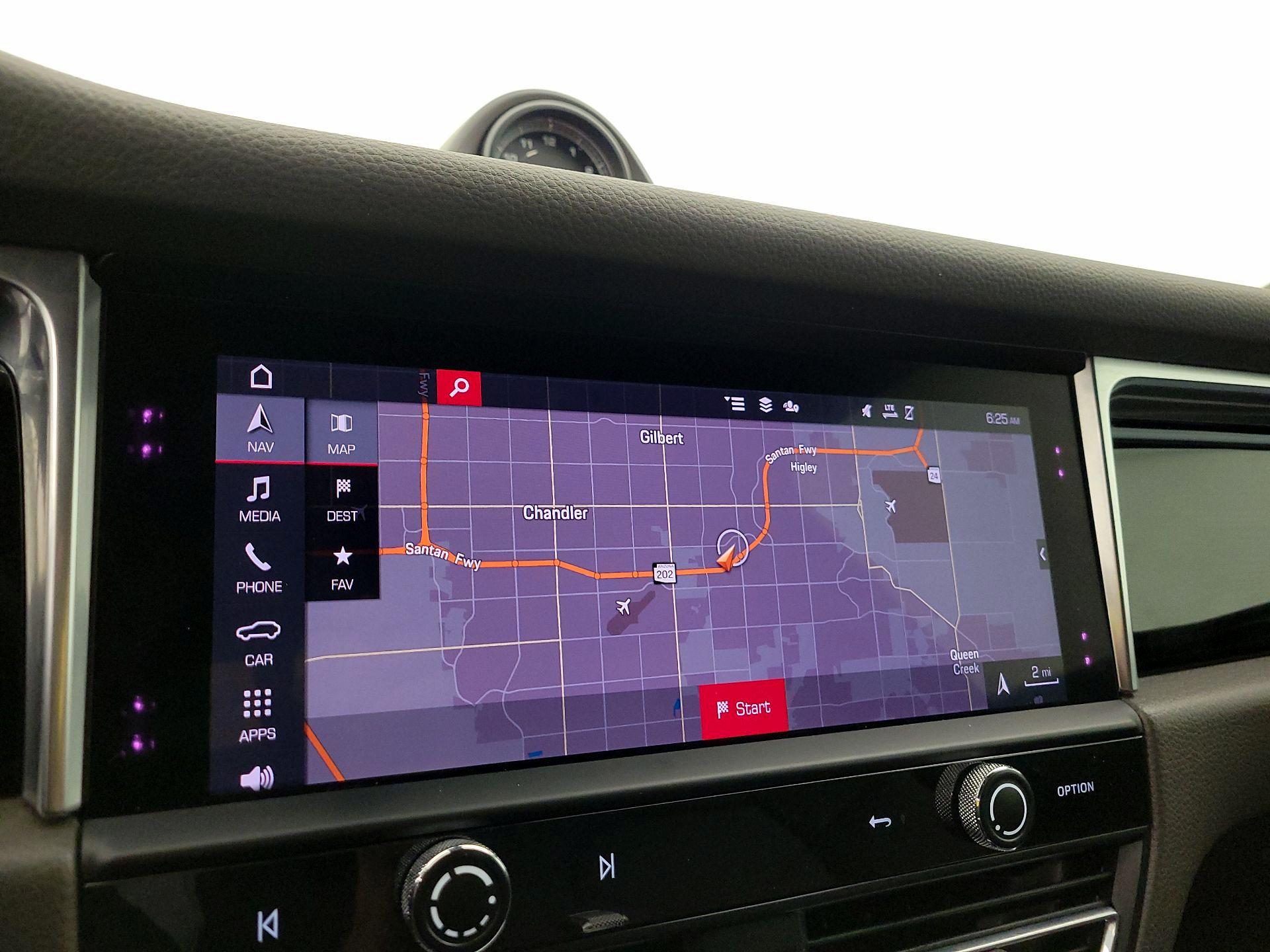 Thumbnail: 2023 Porsche Macan - 14