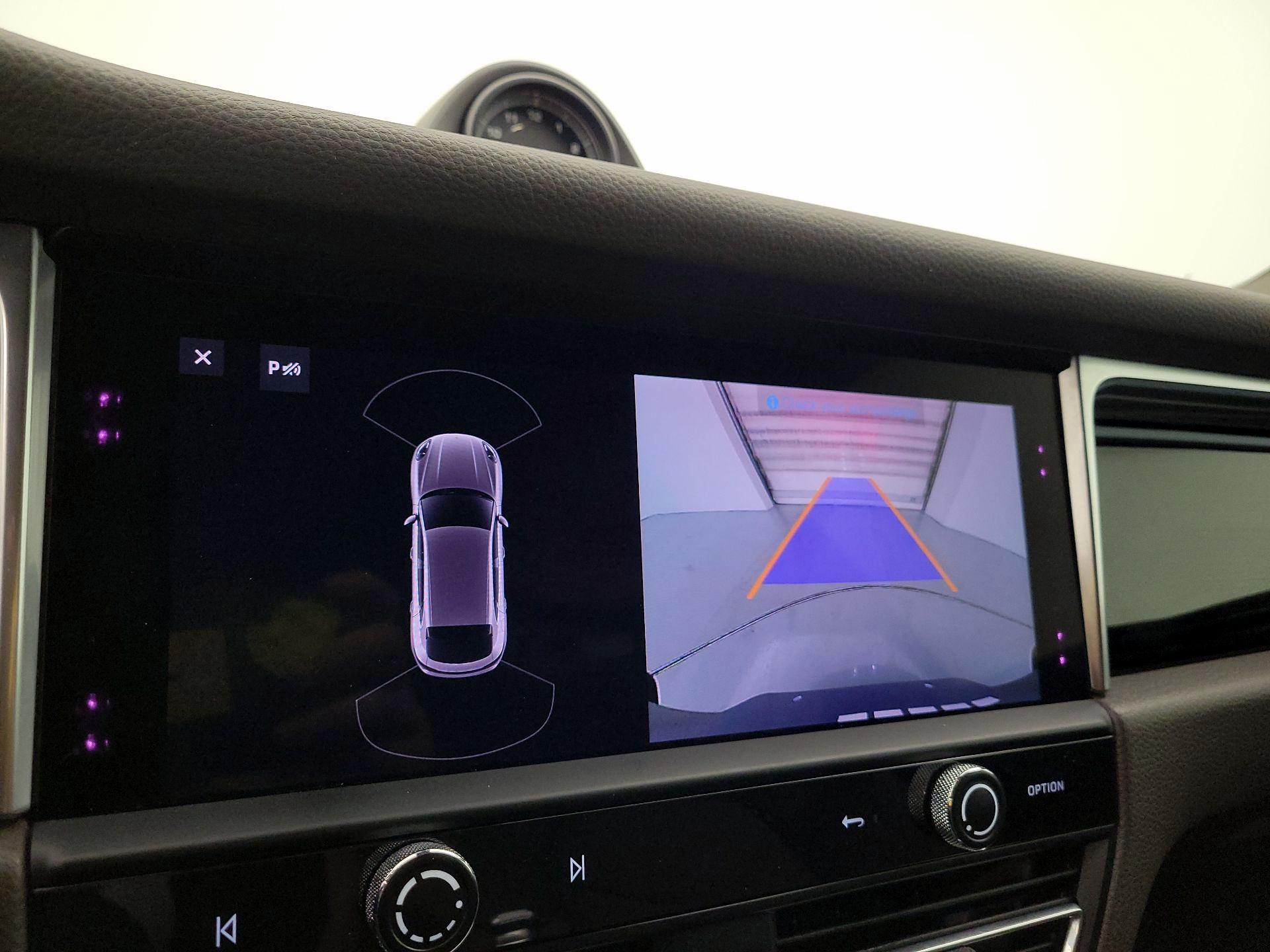 Thumbnail: 2023 Porsche Macan - 15