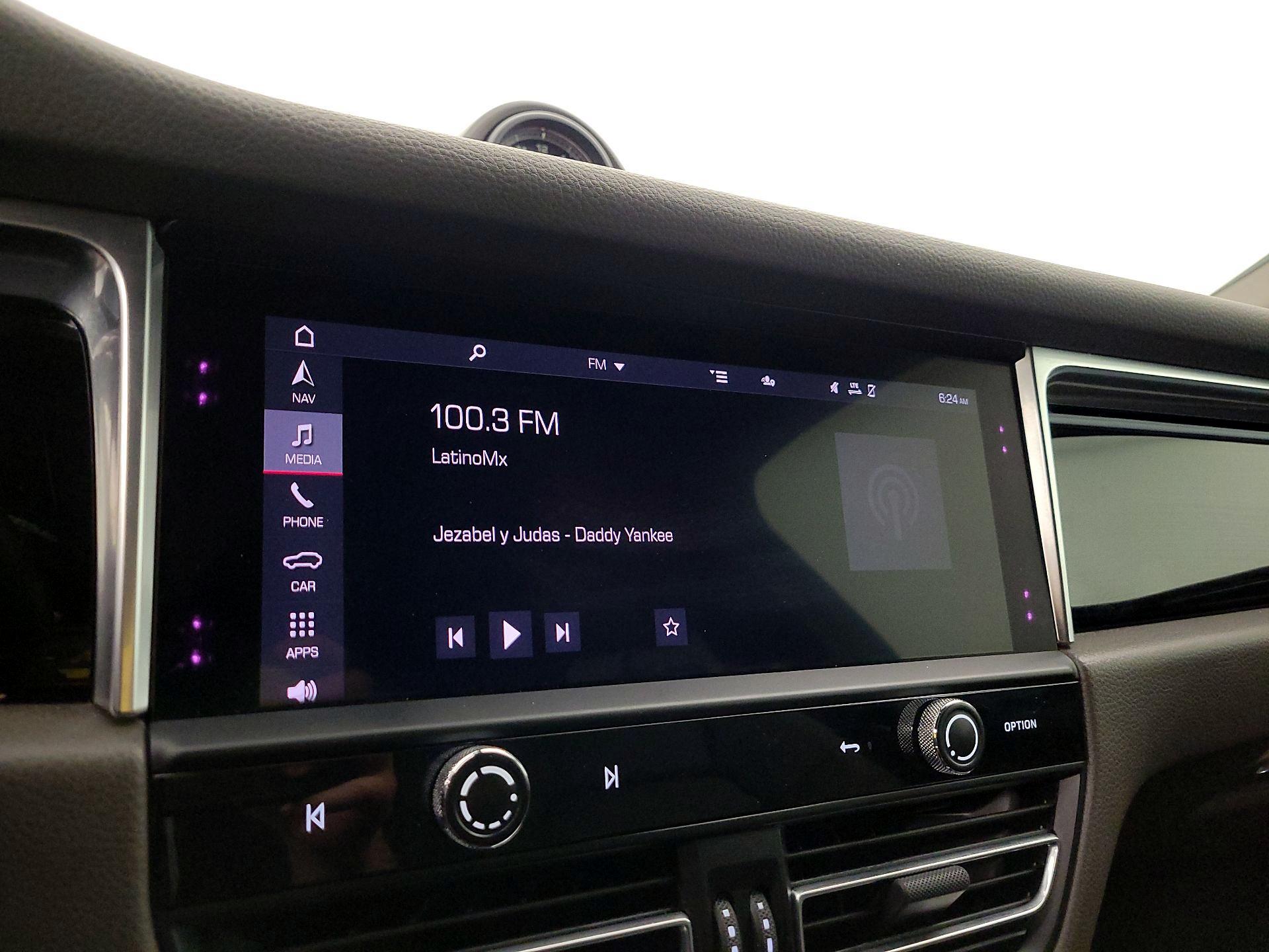 Thumbnail: 2023 Porsche Macan - 16