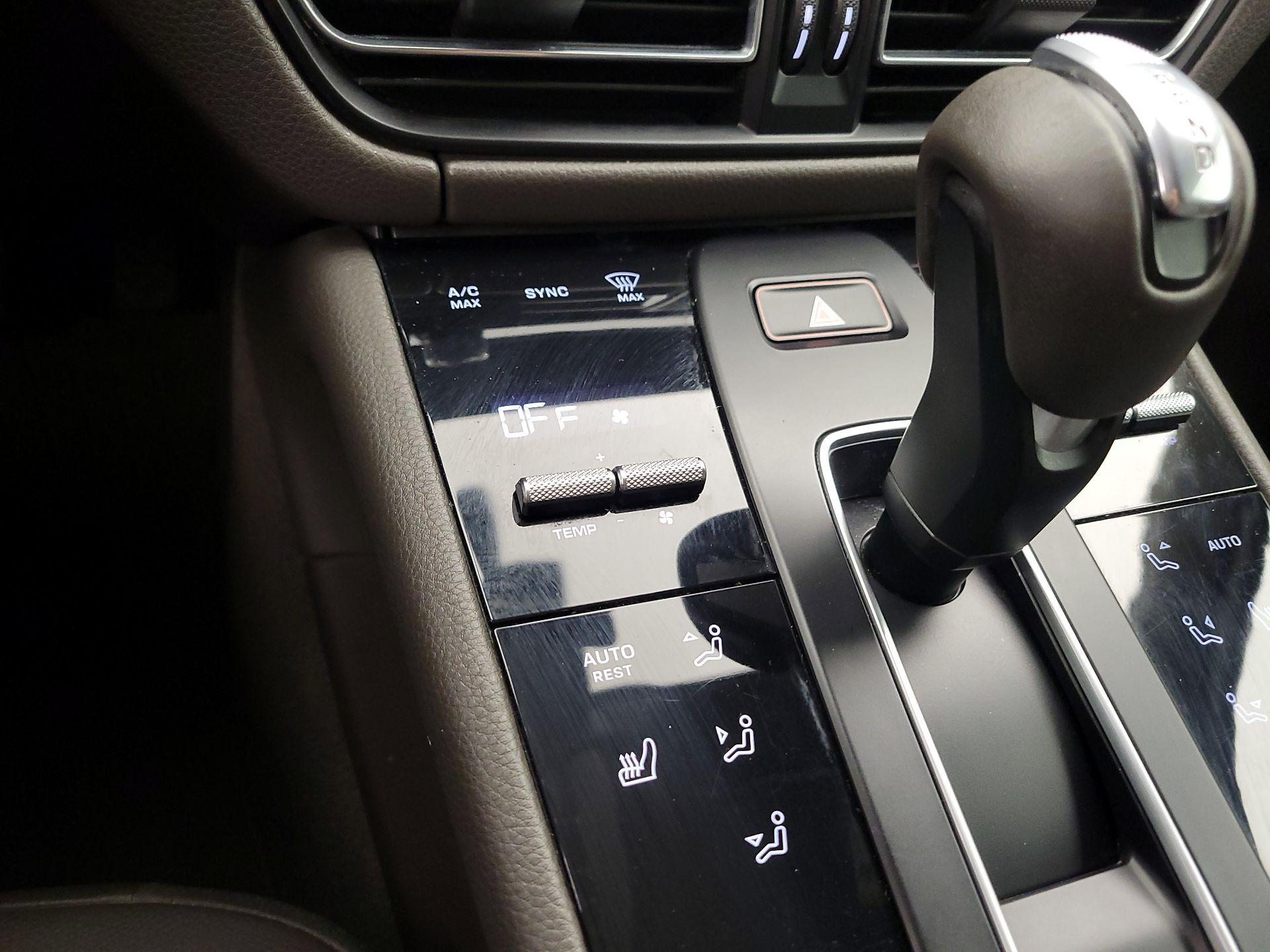 Thumbnail: 2023 Porsche Macan - 17