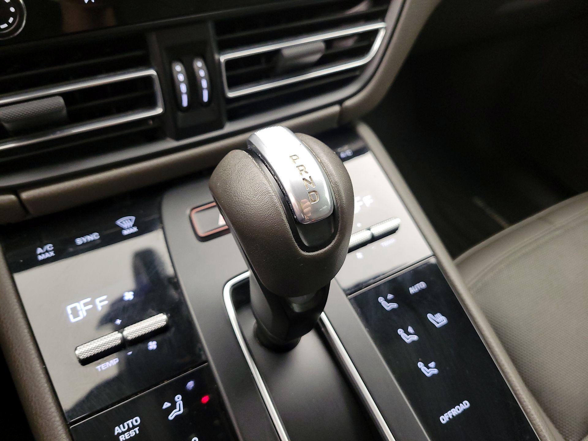 Thumbnail: 2023 Porsche Macan - 18