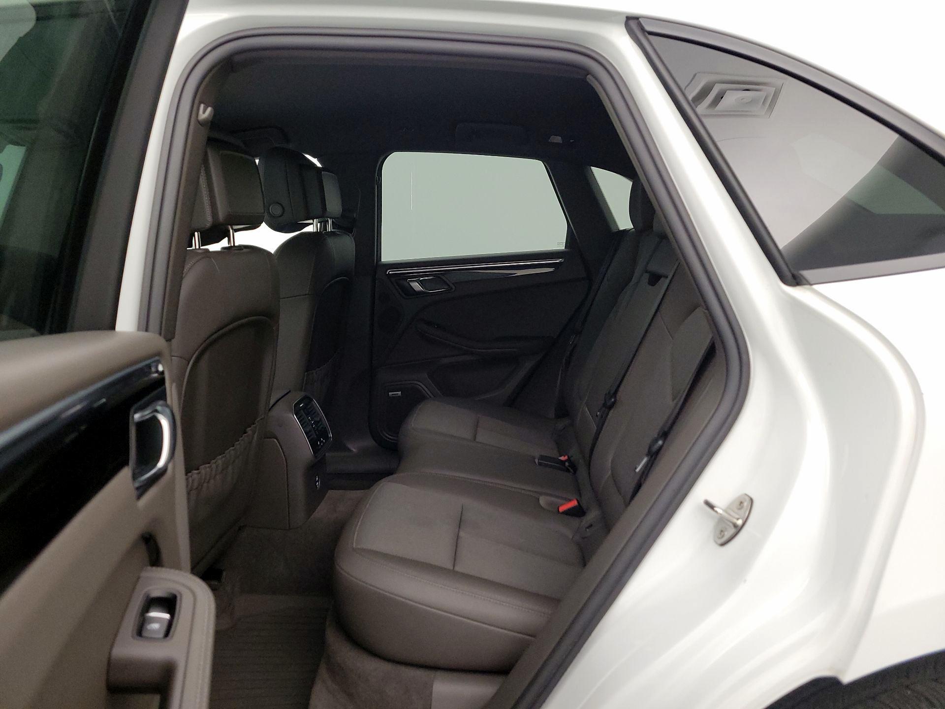 Thumbnail: 2023 Porsche Macan - 20