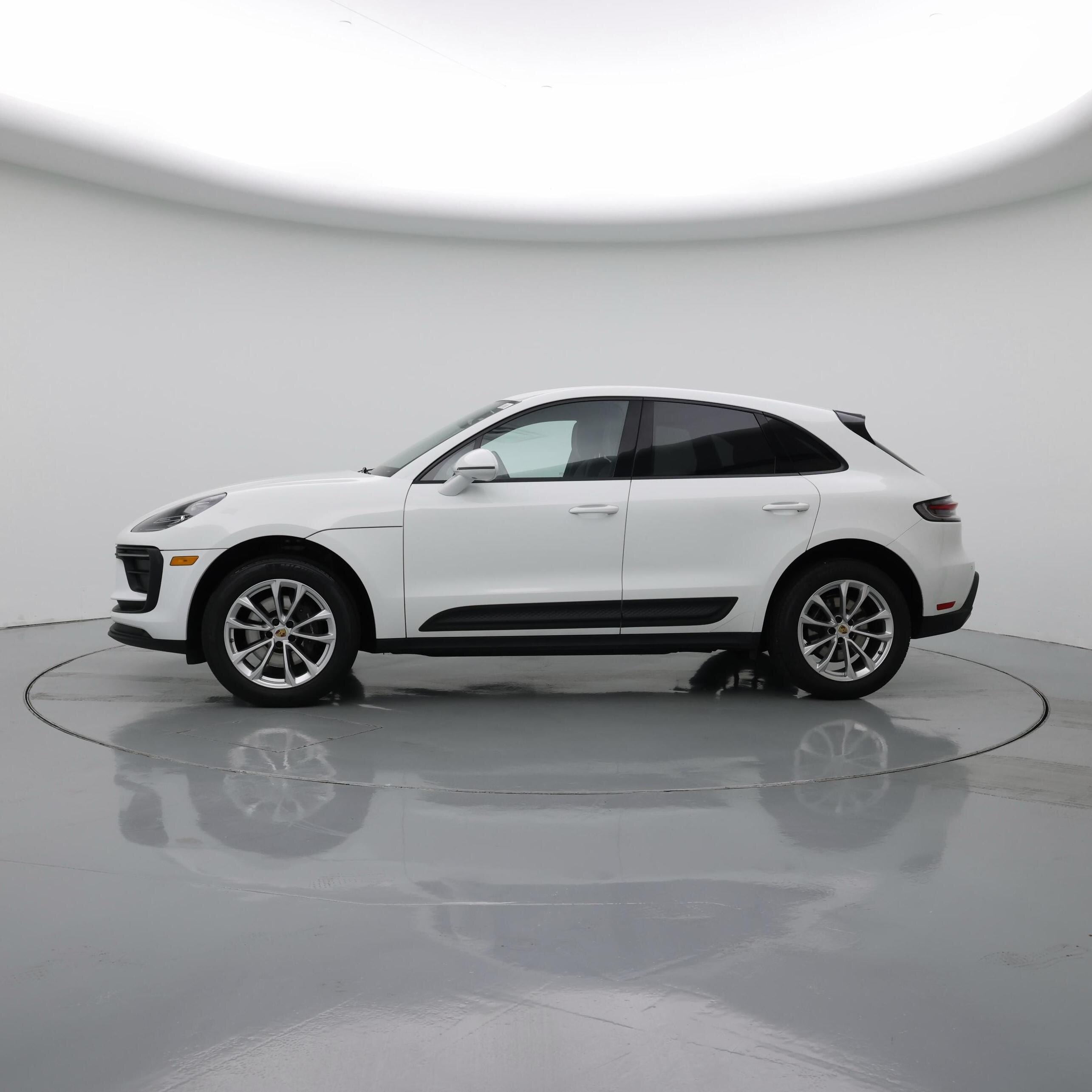 Thumbnail: 2023 Porsche Macan - 3