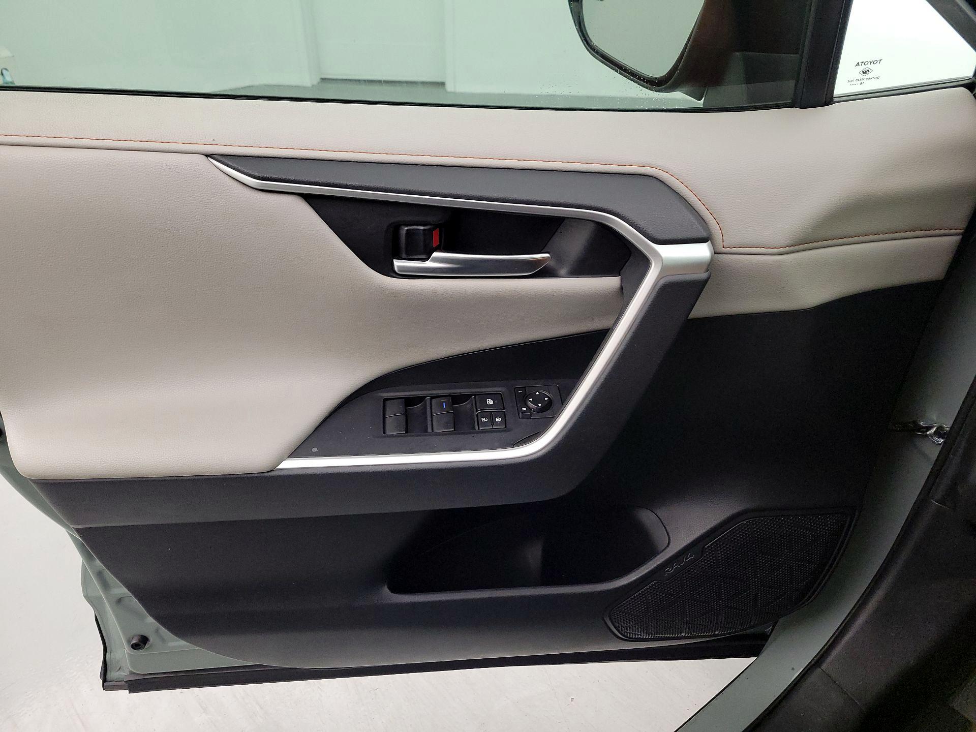 Thumbnail: 2019 Toyota RAV4 - 12