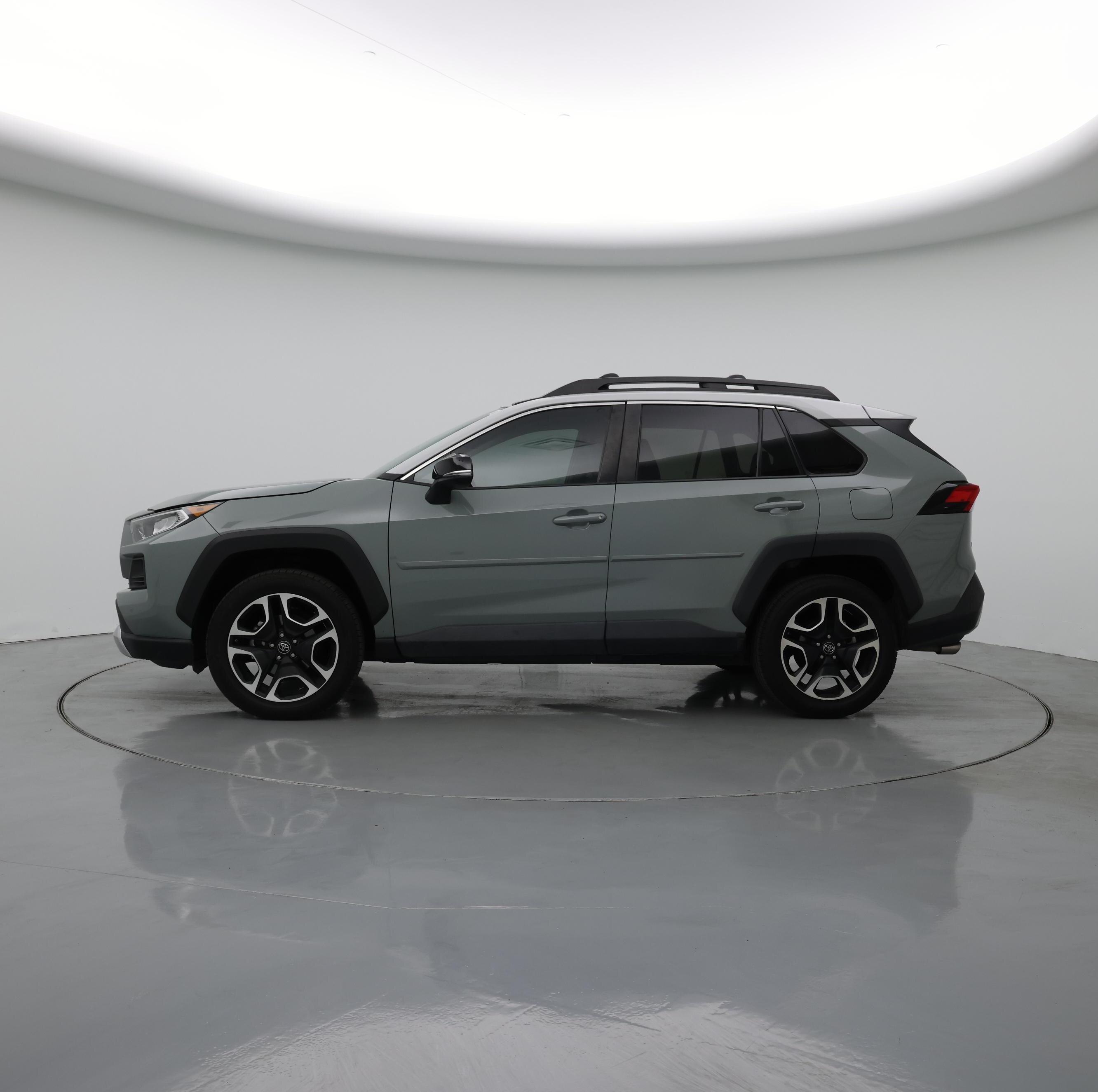 Thumbnail: 2019 Toyota RAV4 - 3