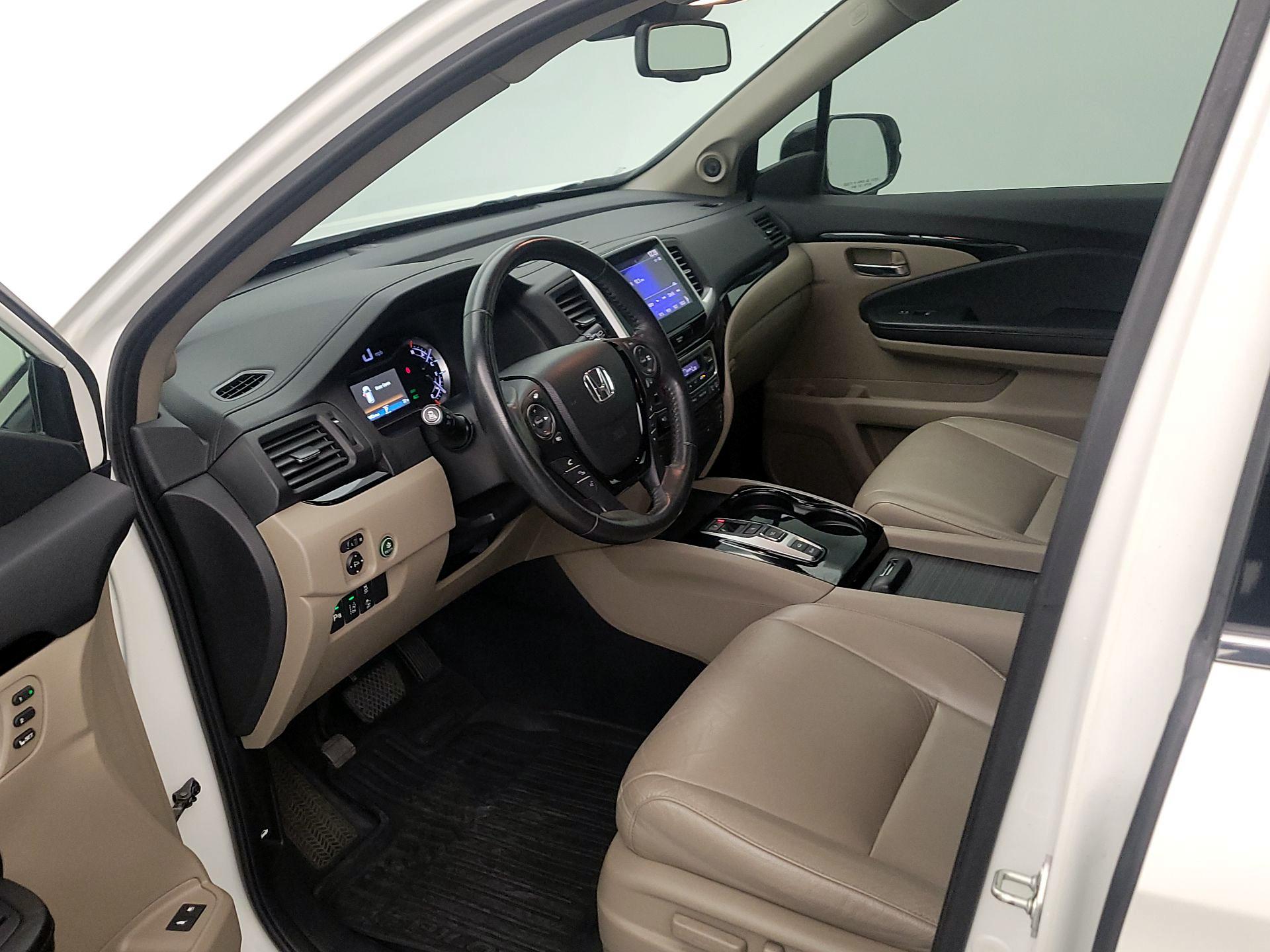 Thumbnail: 2016 Honda Pilot - 11