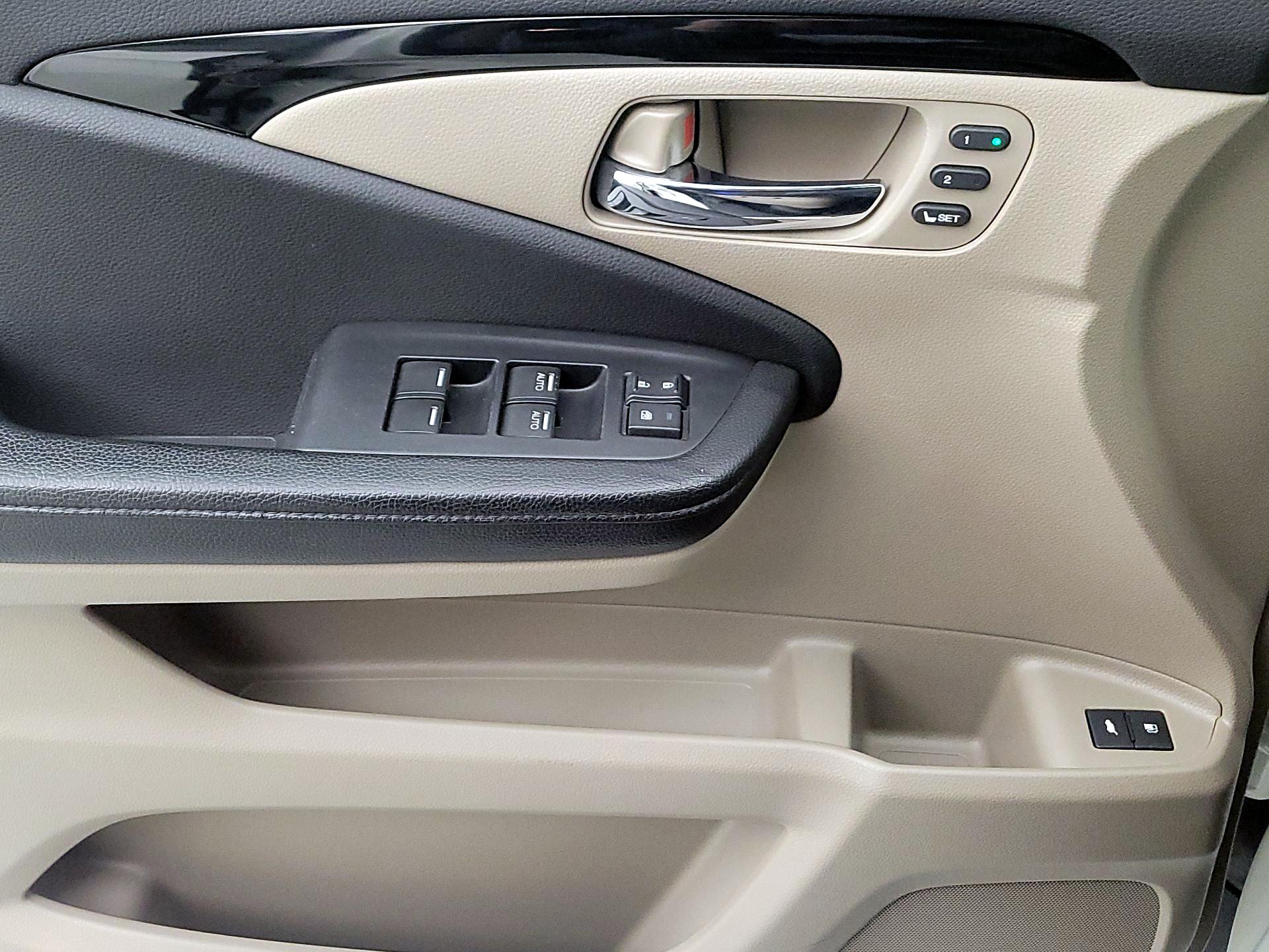 Thumbnail: 2016 Honda Pilot - 12