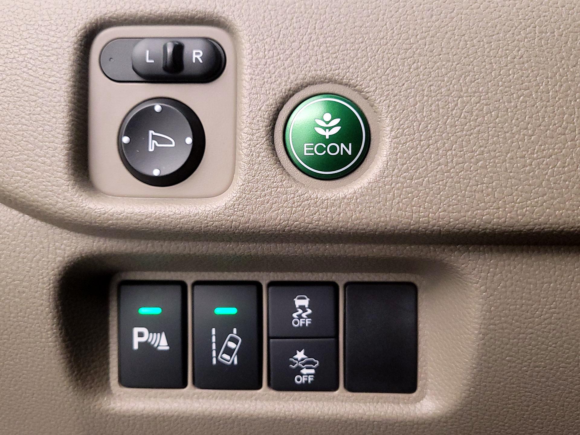 Thumbnail: 2016 Honda Pilot - 13