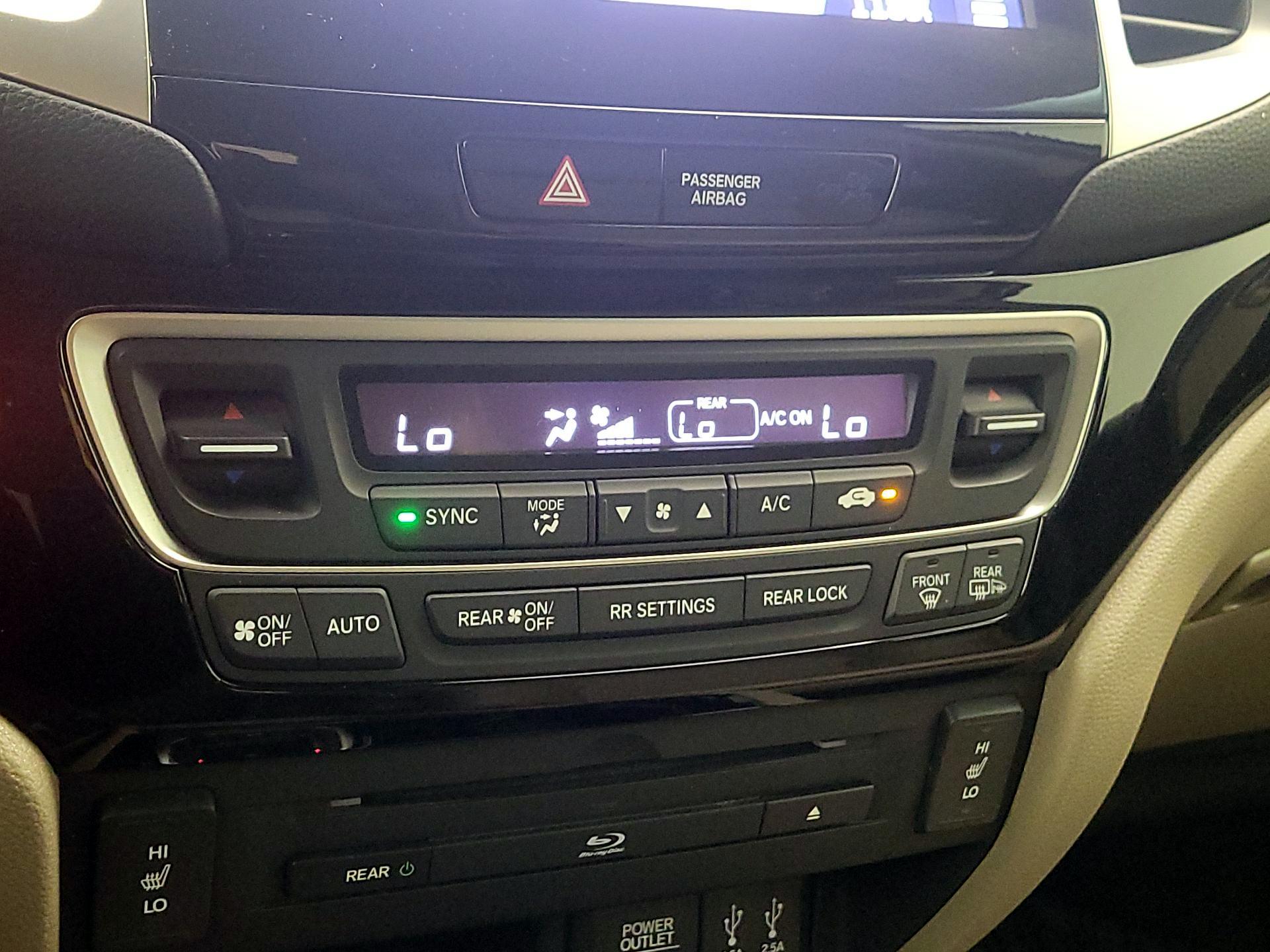 Thumbnail: 2016 Honda Pilot - 16