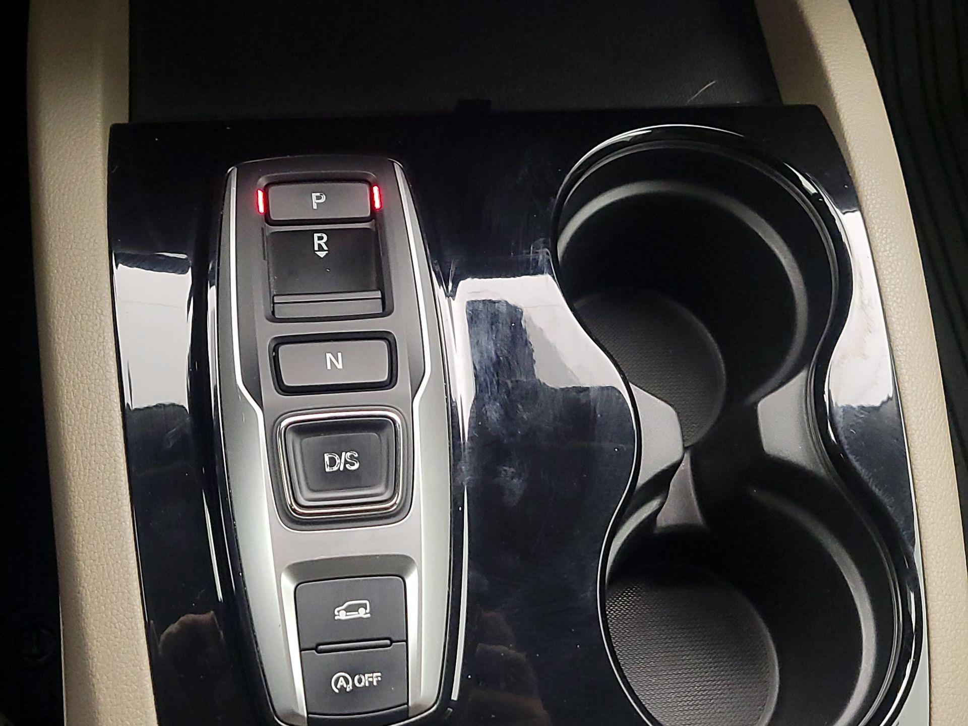 Thumbnail: 2016 Honda Pilot - 17