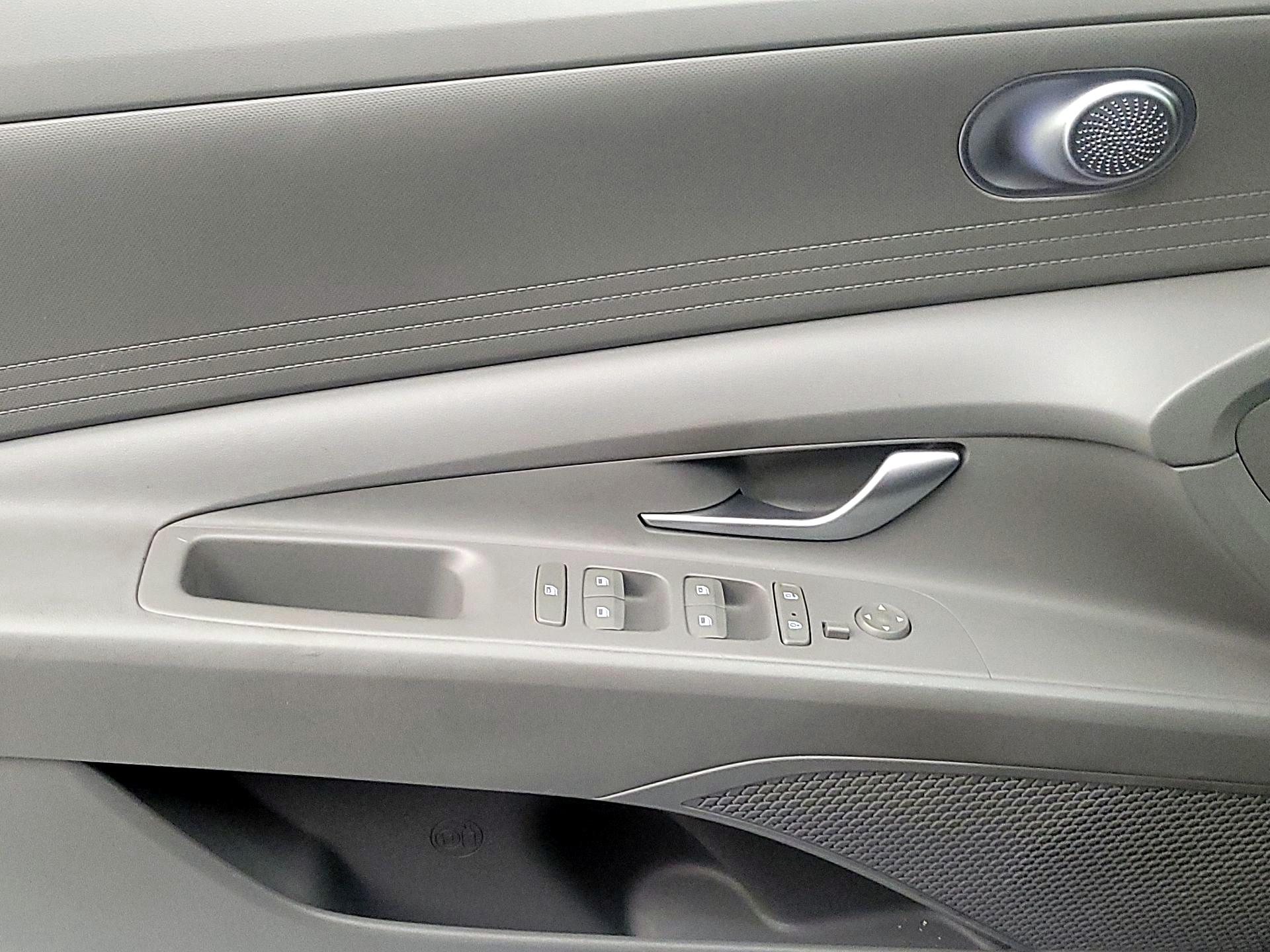 Thumbnail: 2023 Hyundai Elantra - 12