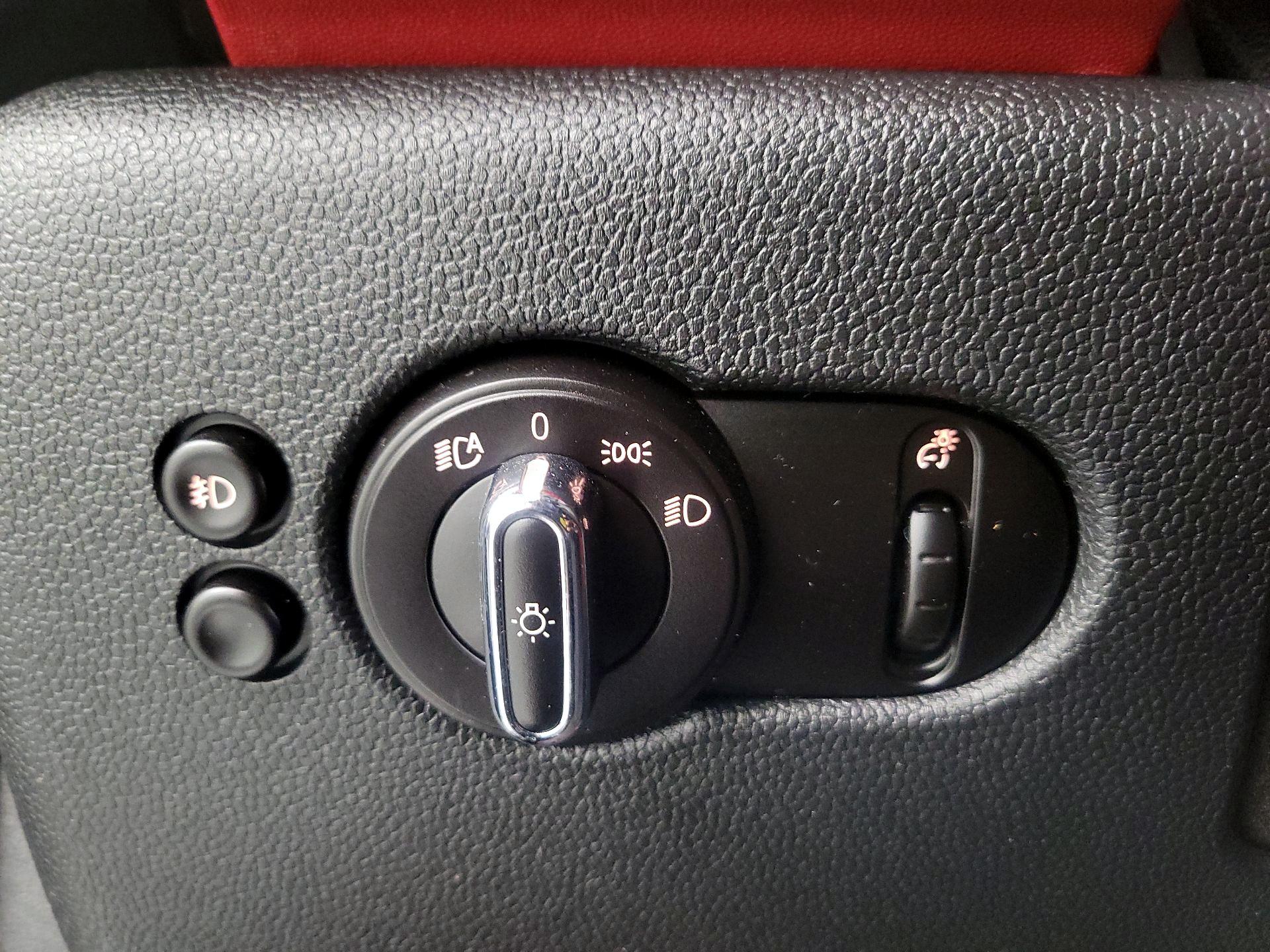 Thumbnail: 2015 MINI Cooper Hardtop - 13