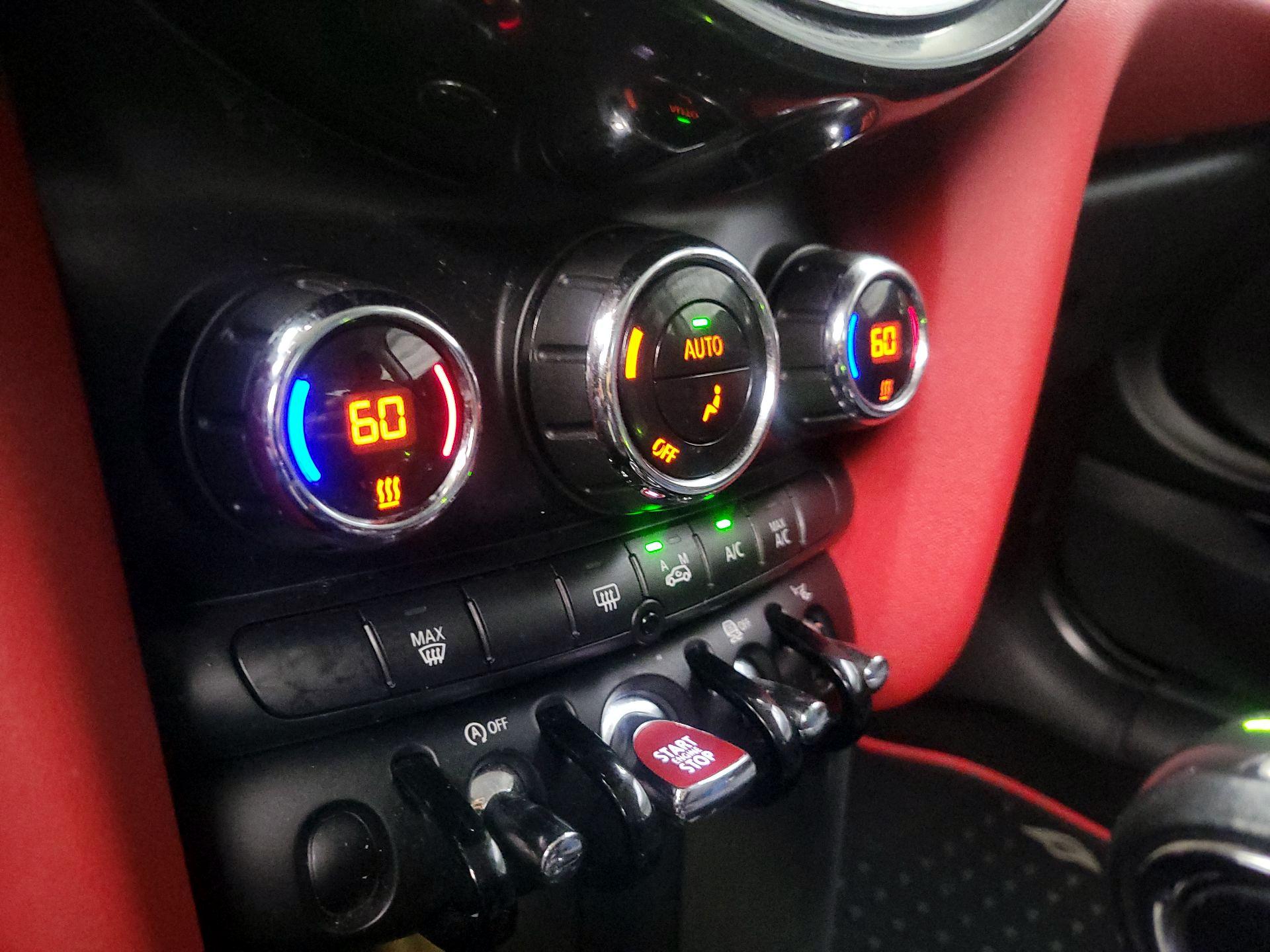 Thumbnail: 2015 MINI Cooper Hardtop - 16