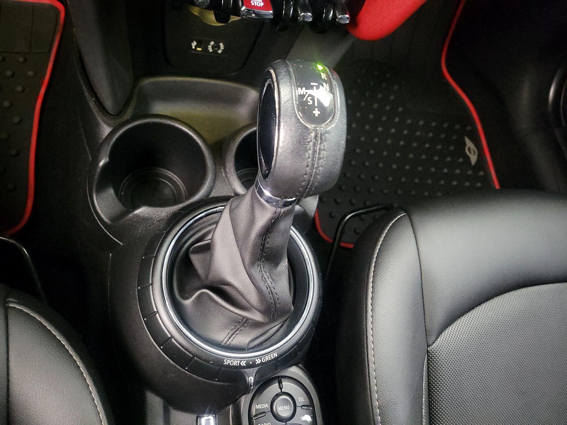 Thumbnail: 2015 MINI Cooper Hardtop - 17