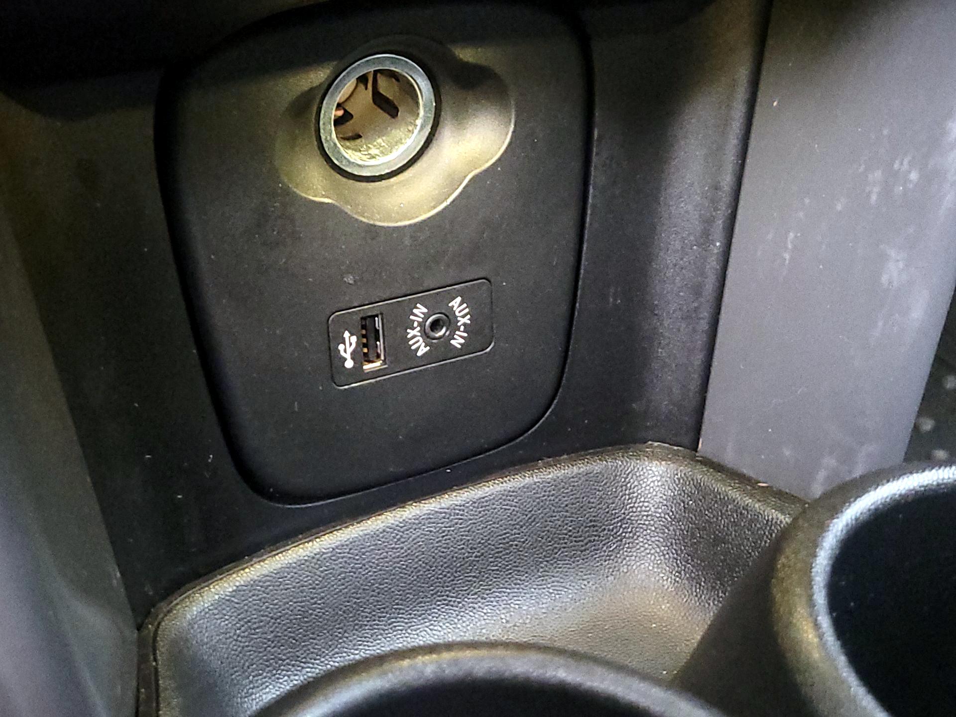 Thumbnail: 2015 MINI Cooper Hardtop - 18