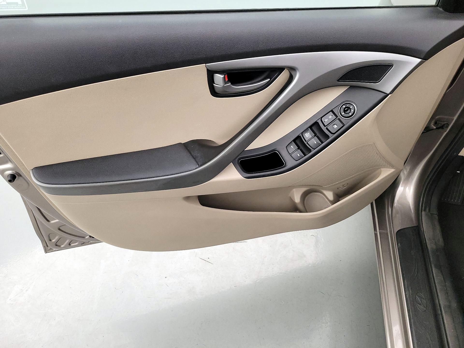 Thumbnail: 2016 Hyundai Elantra - 12