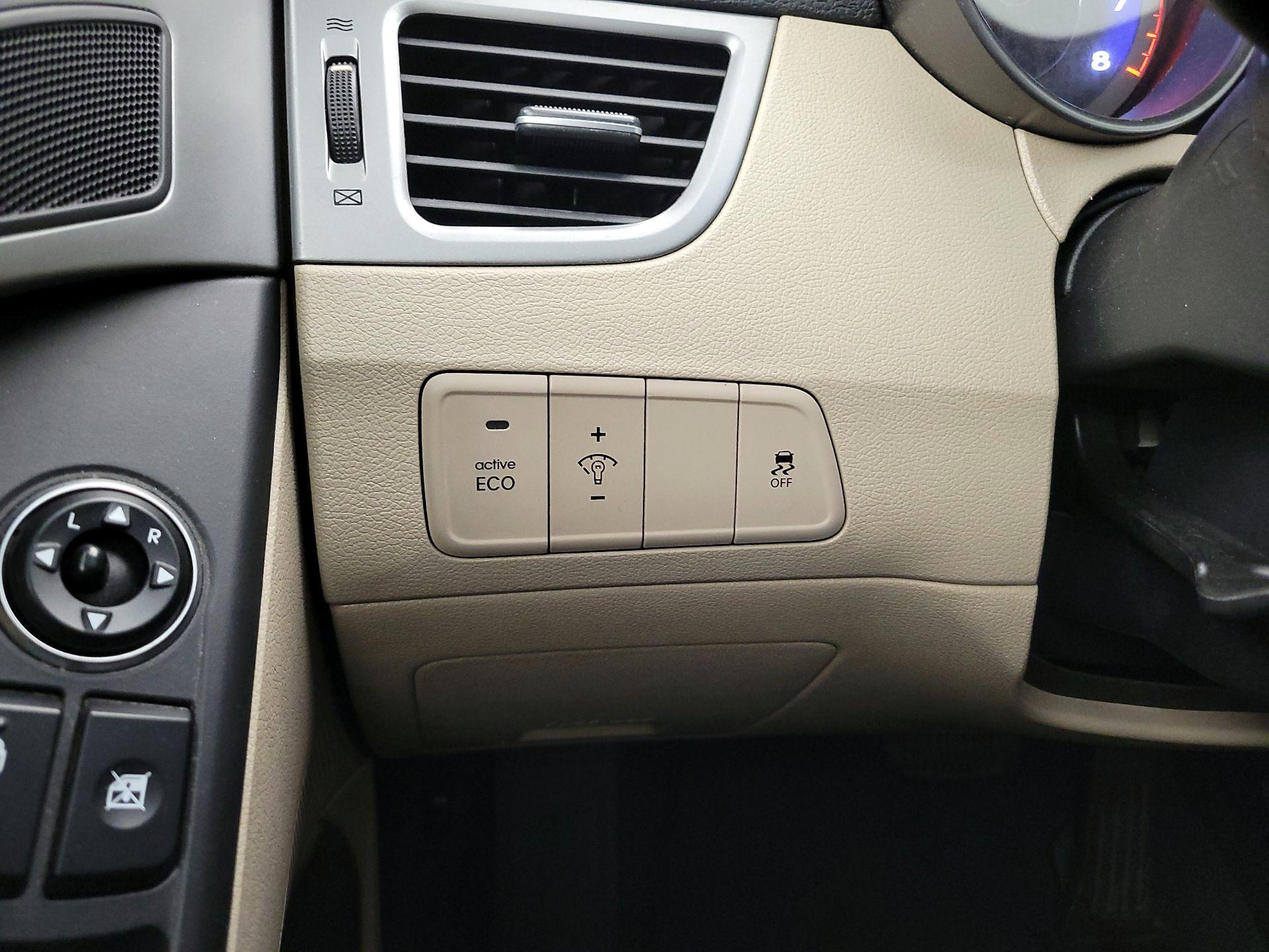 Thumbnail: 2016 Hyundai Elantra - 13