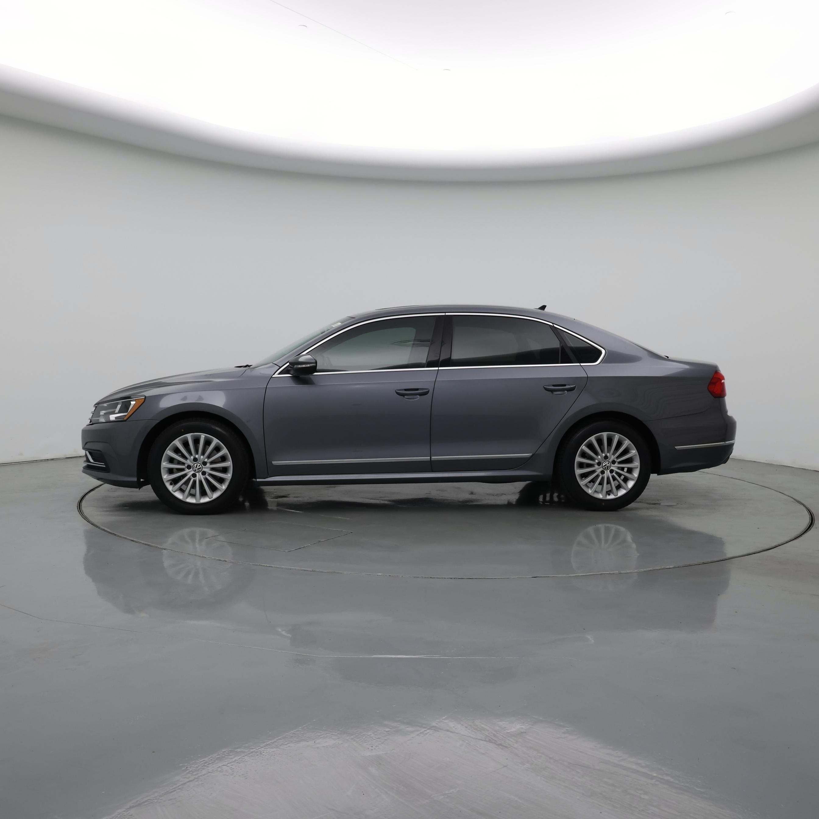 Thumbnail: 2016 Volkswagen Passat - 3