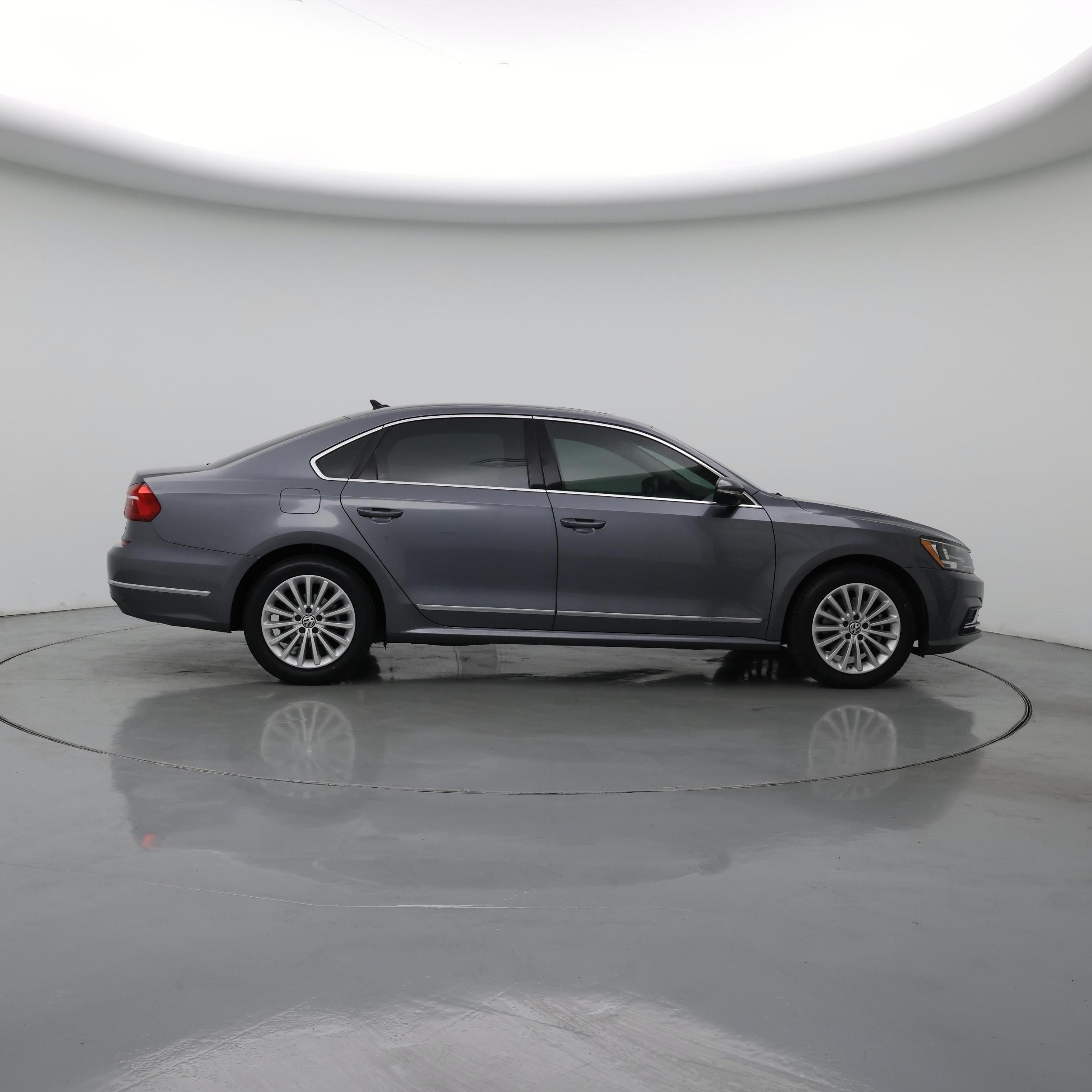 Thumbnail: 2016 Volkswagen Passat - 7