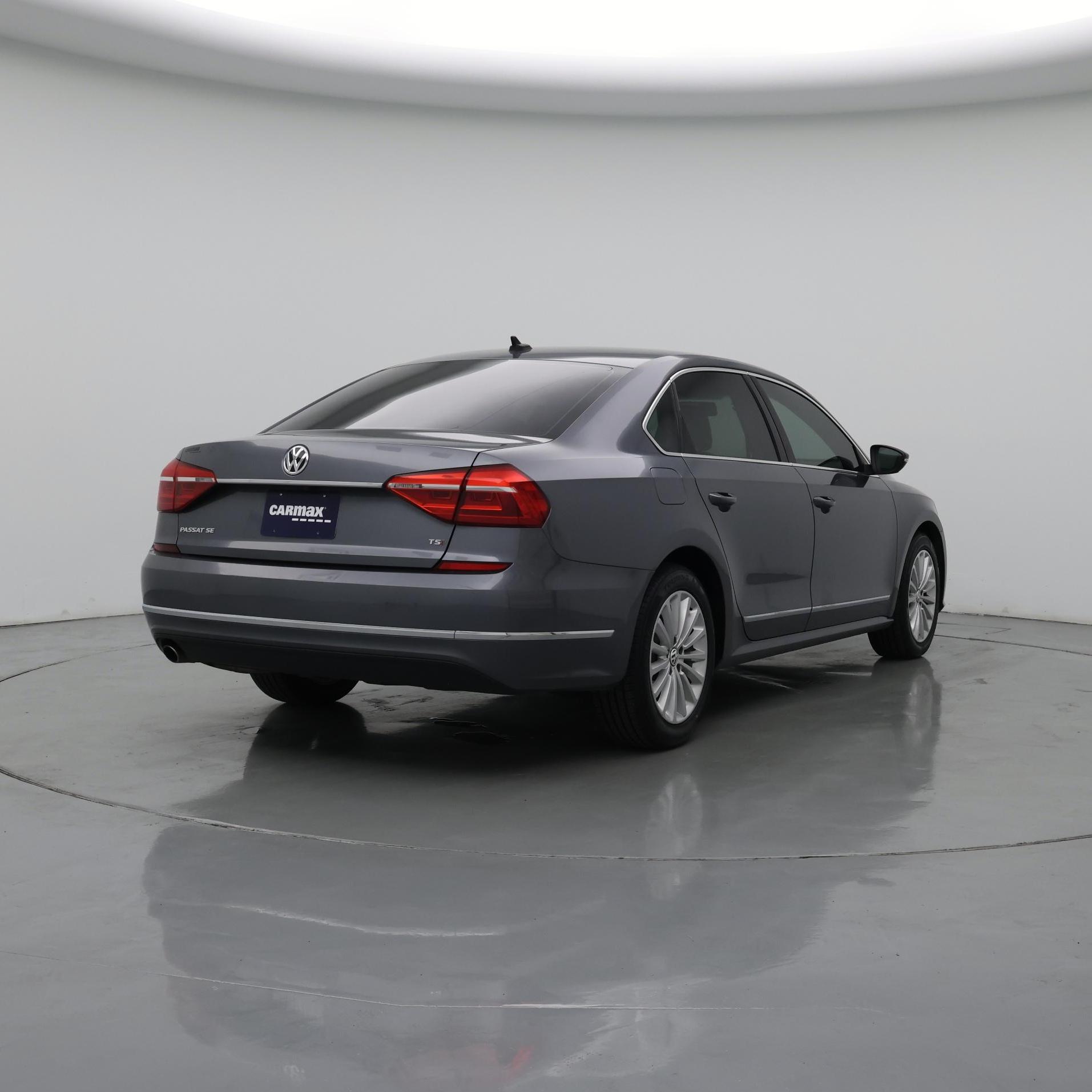 Thumbnail: 2016 Volkswagen Passat - 8