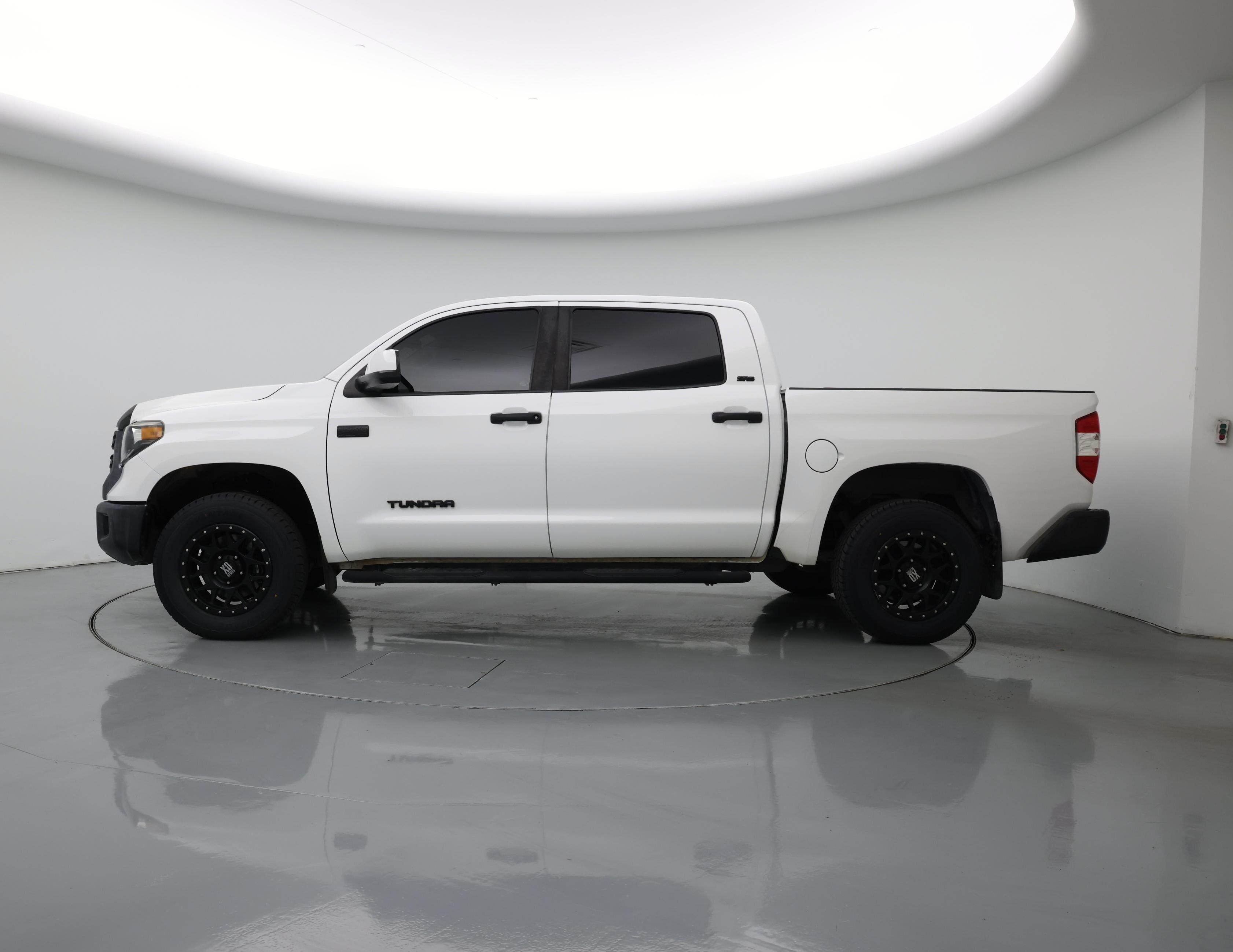 Thumbnail: 2018 Toyota Tundra - 3