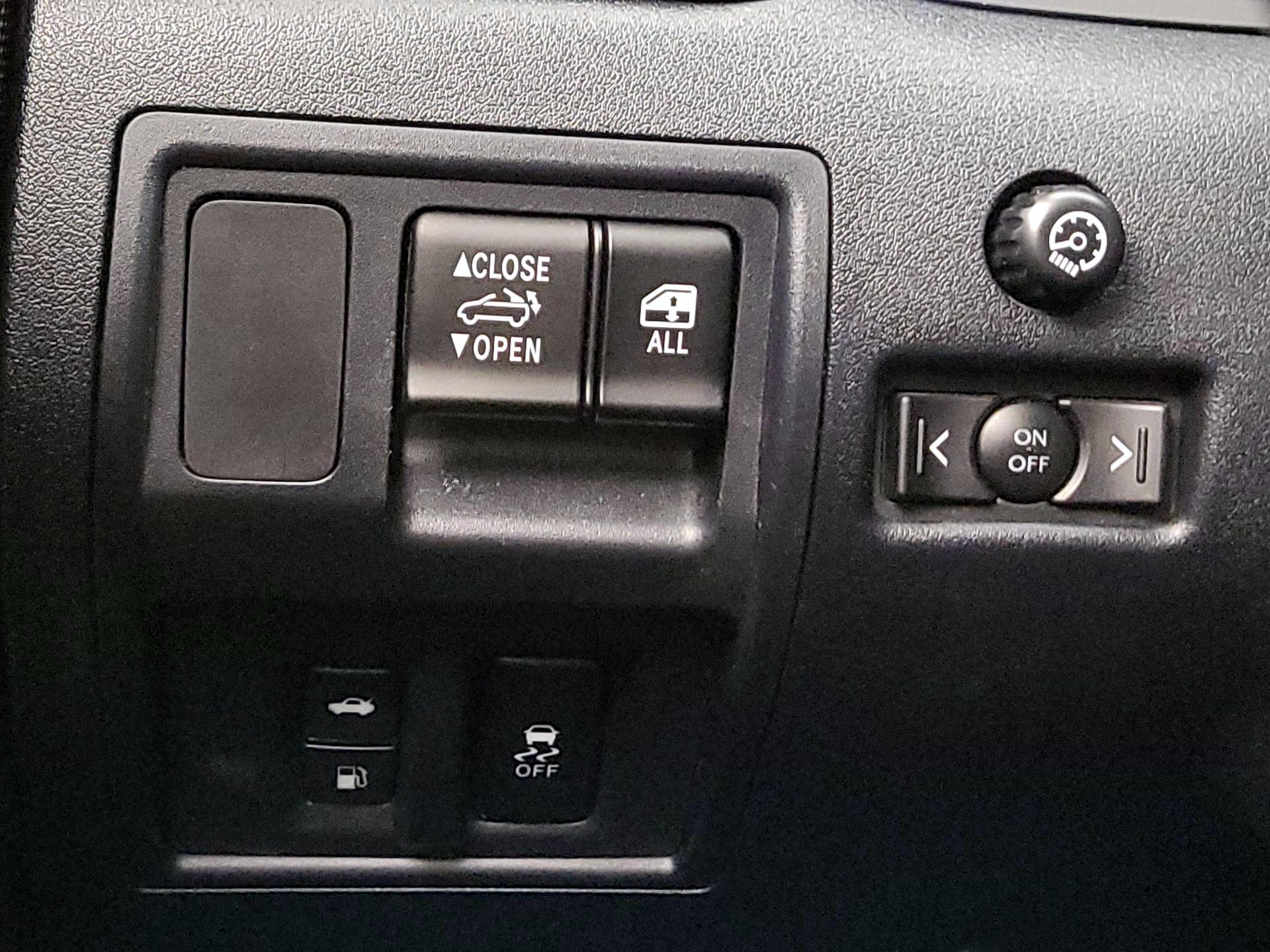 Thumbnail: 2014 Lexus IS - 13