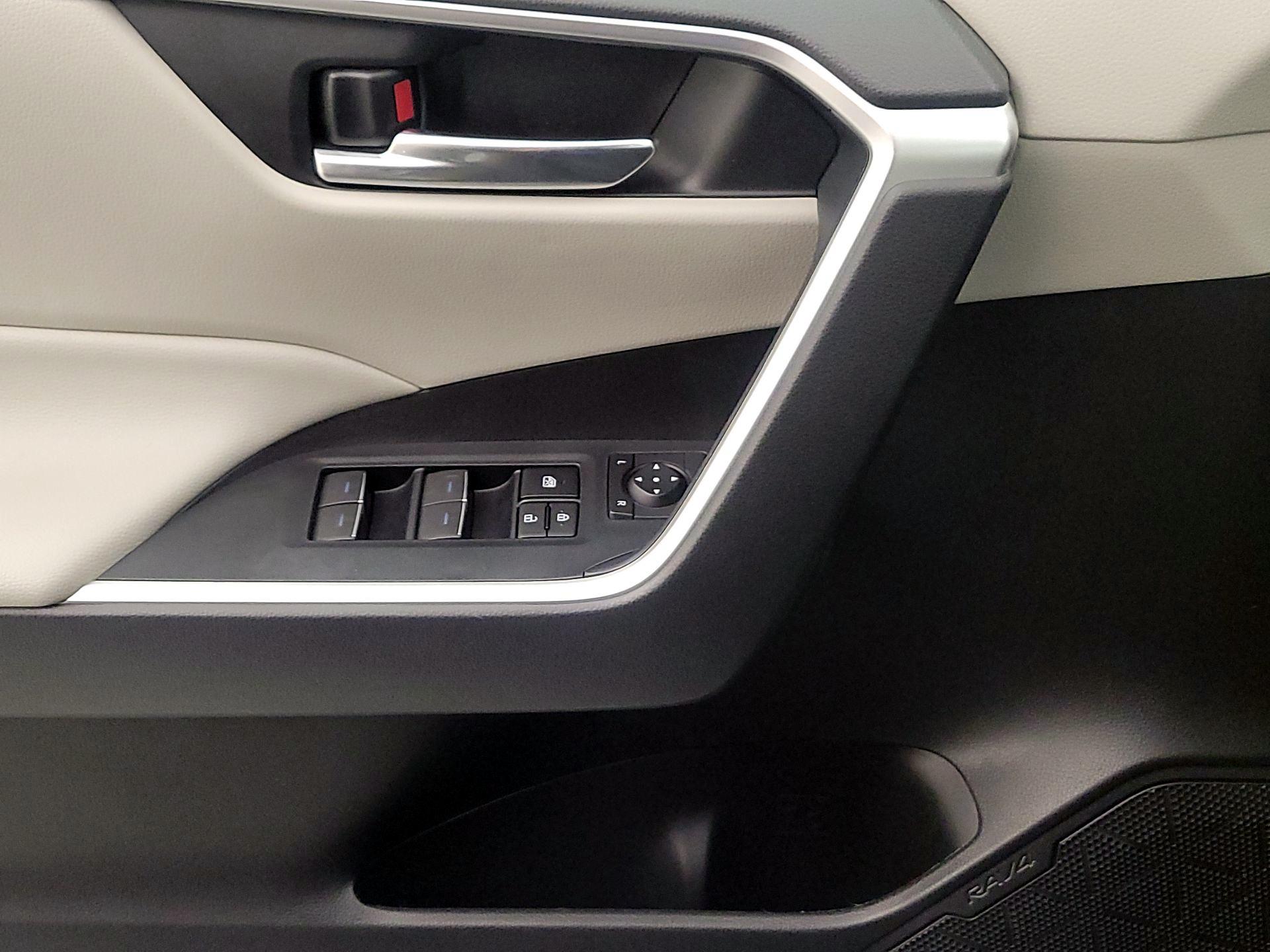 Thumbnail: 2023 Toyota RAV4 - 12