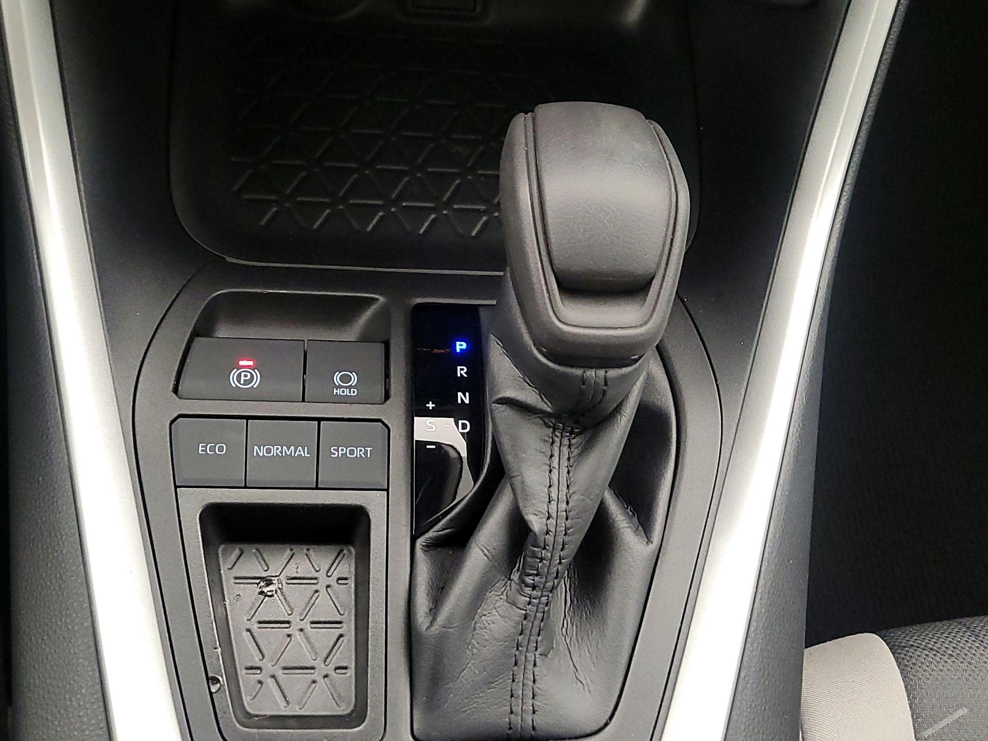 Thumbnail: 2023 Toyota RAV4 - 17