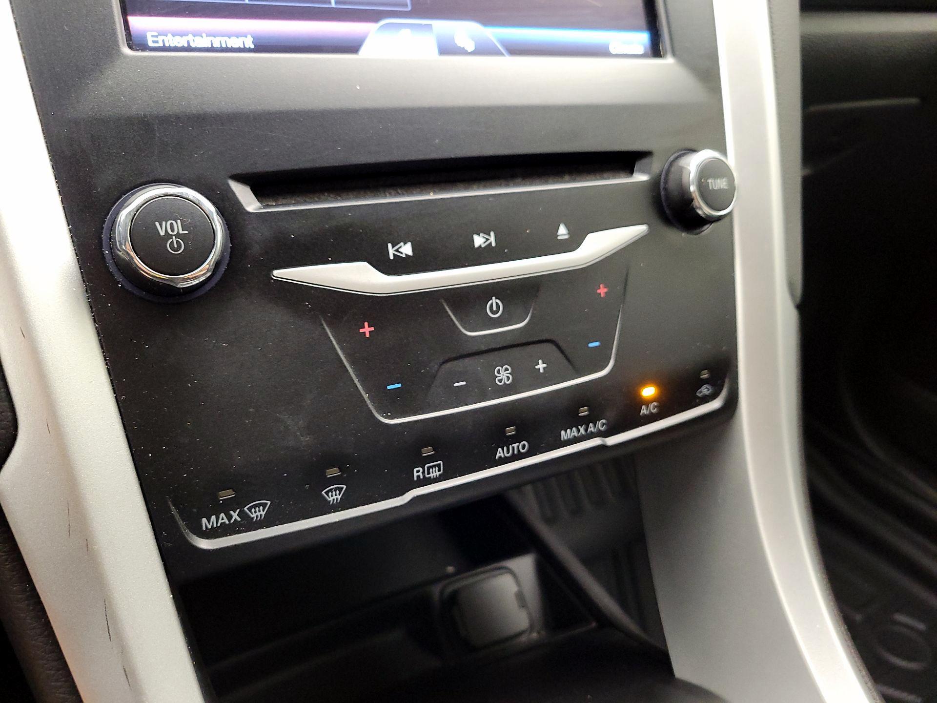 Thumbnail: 2014 Ford Fusion - 16