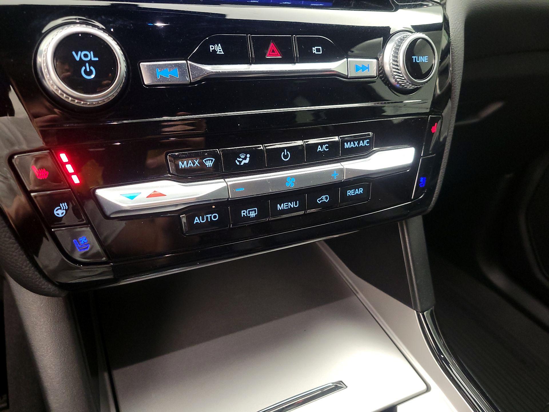 Thumbnail: 2022 Ford Explorer - 17