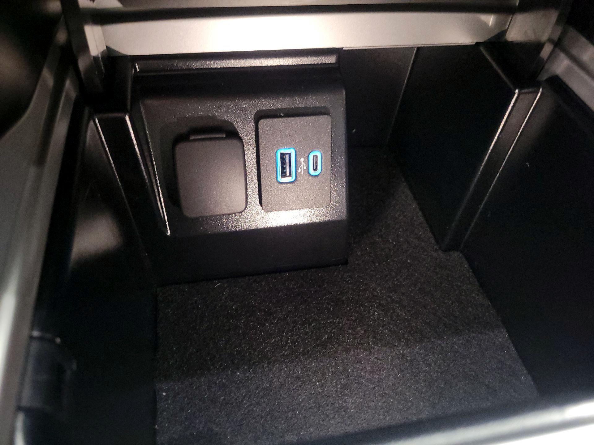 Thumbnail: 2022 Ford Explorer - 19