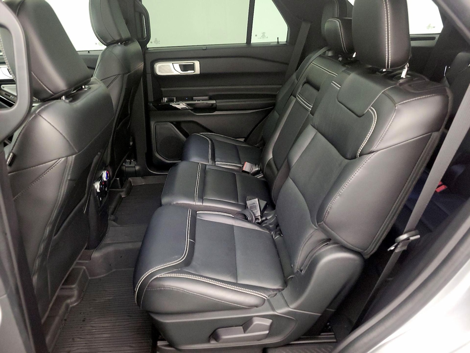 2022 Ford Explorer ST - Photo 22