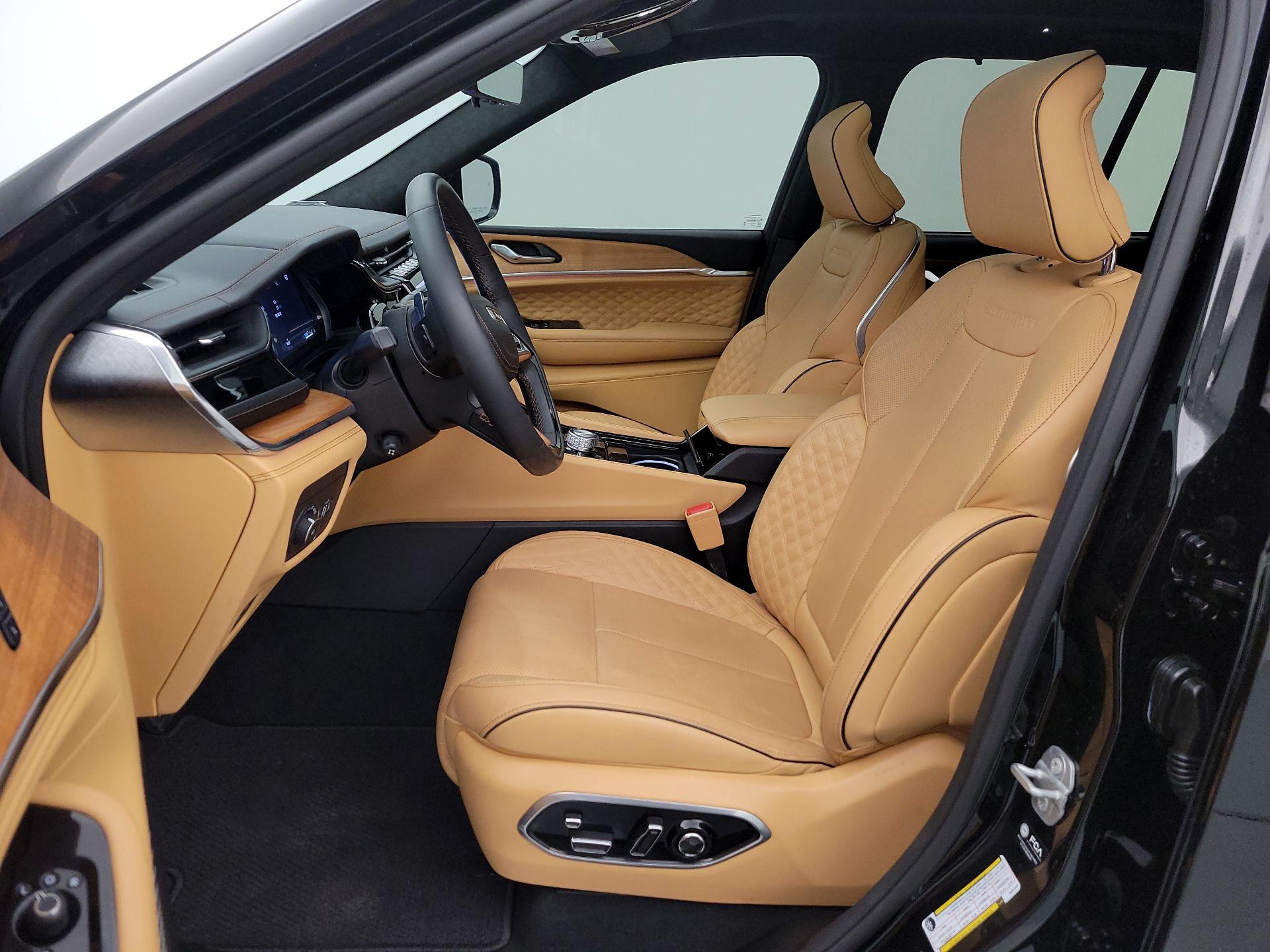 Thumbnail: 2025 Jeep Grand Cherokee - 11