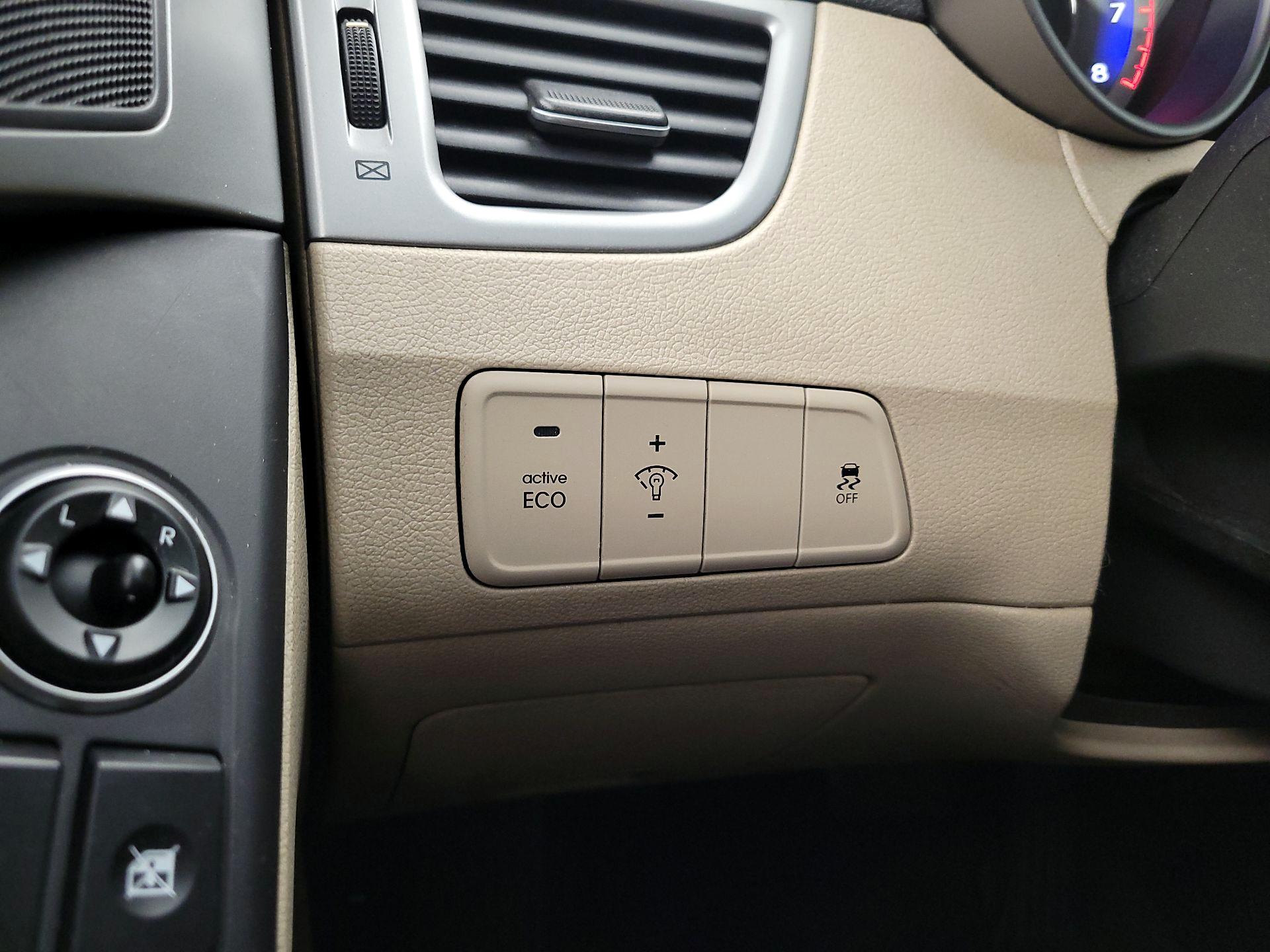 Thumbnail: 2014 Hyundai Elantra - 13