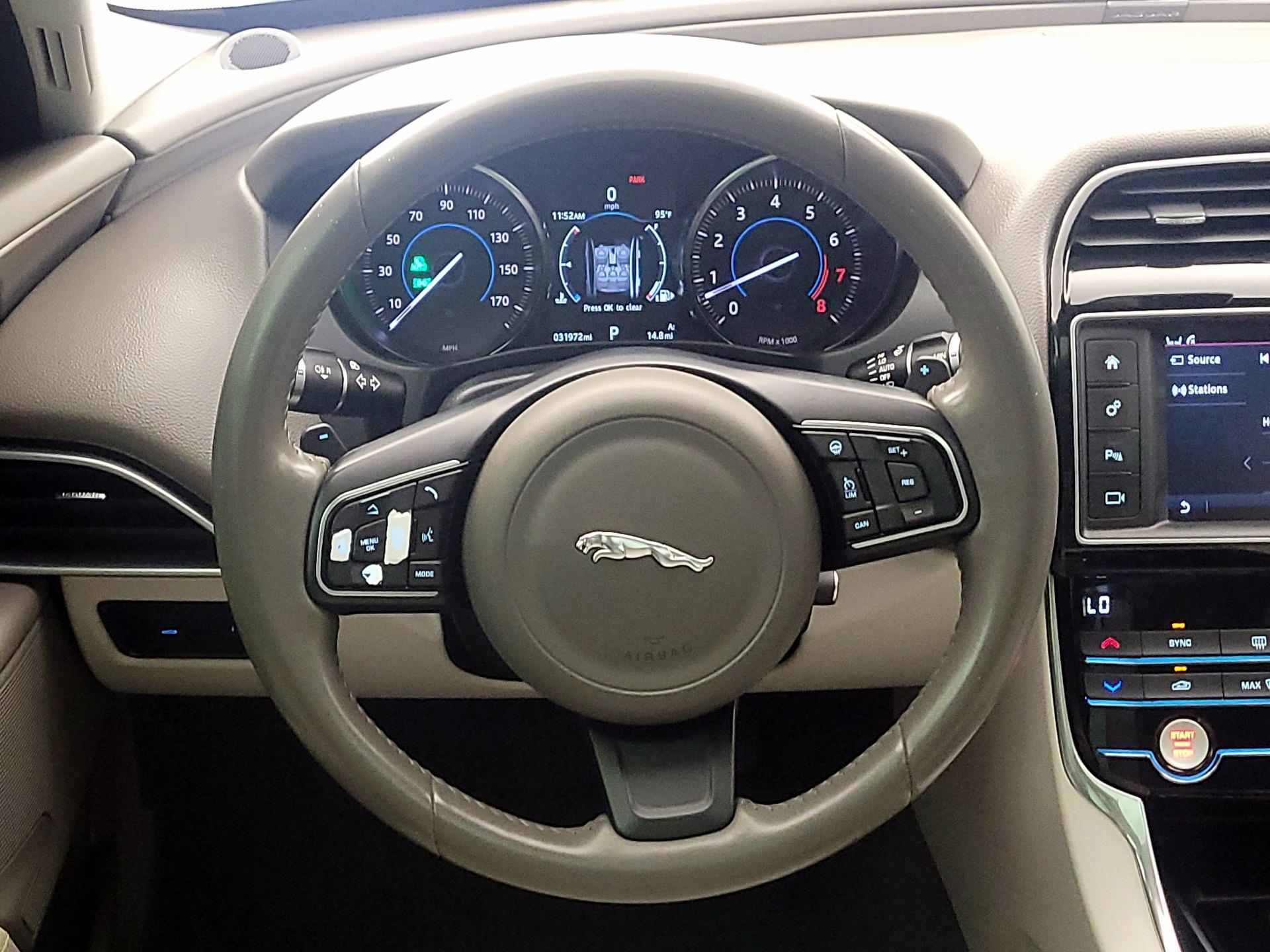 Thumbnail: 2017 Jaguar XE - 10