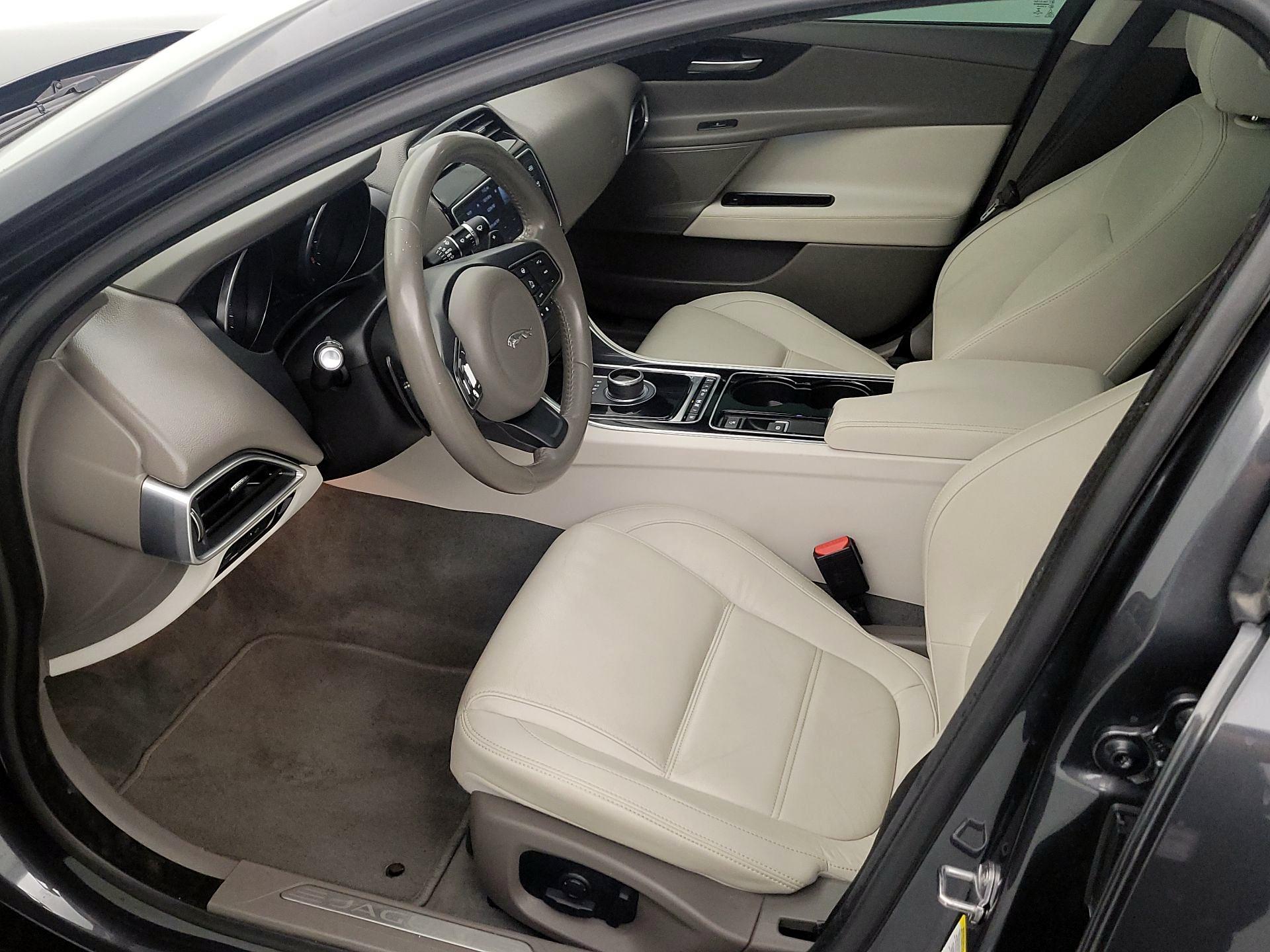 Thumbnail: 2017 Jaguar XE - 11