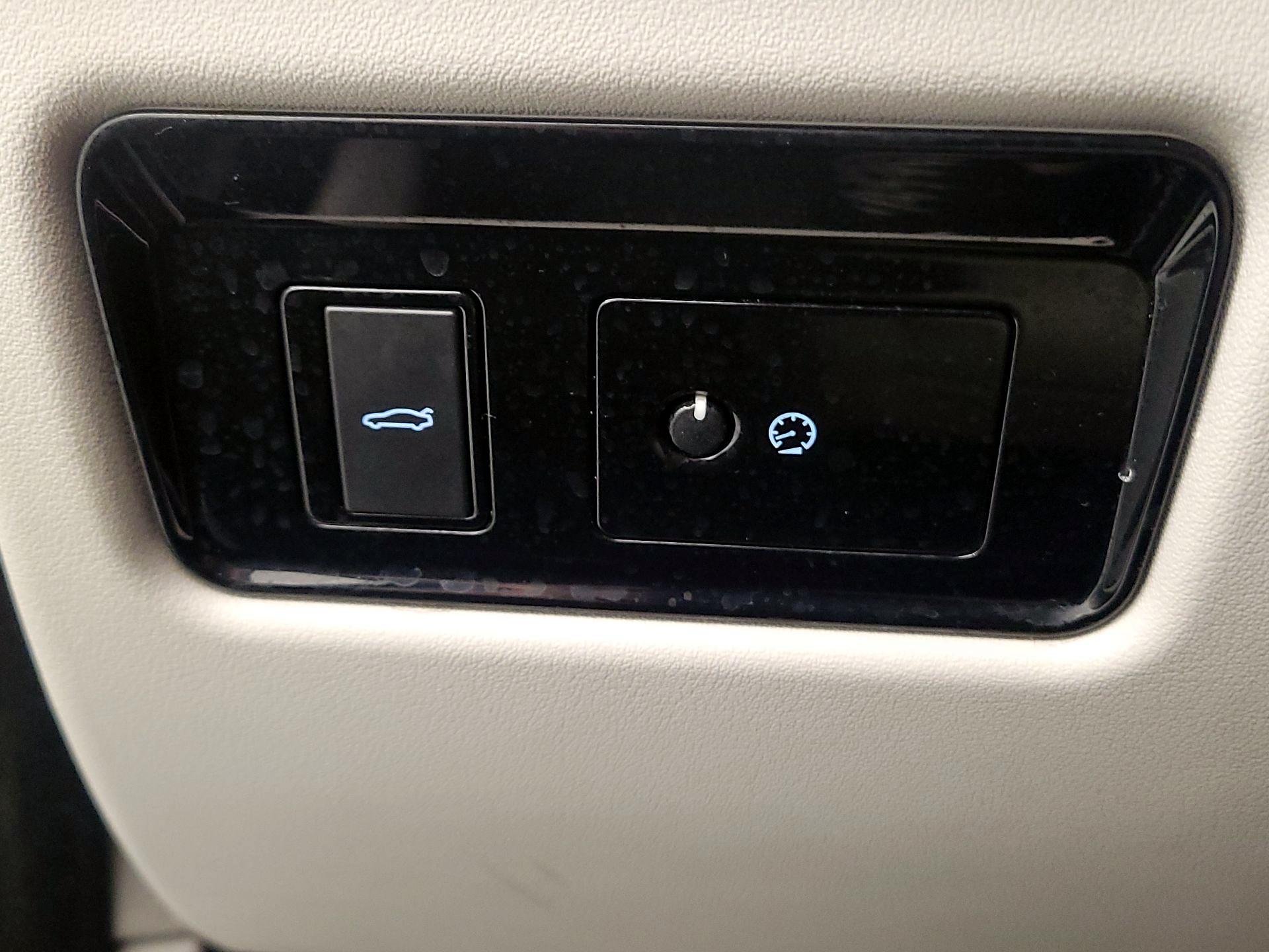 Thumbnail: 2017 Jaguar XE - 13