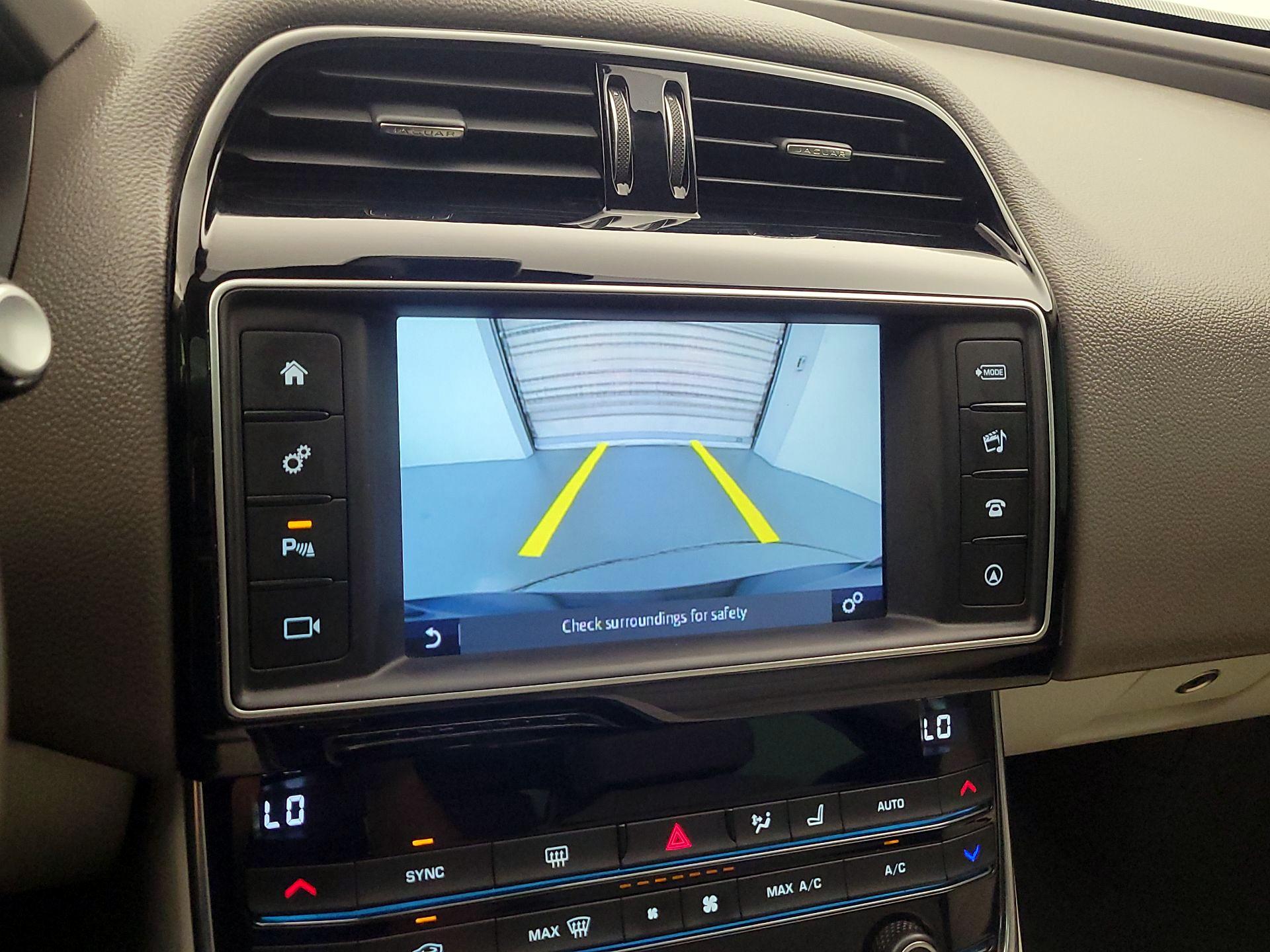 Thumbnail: 2017 Jaguar XE - 14