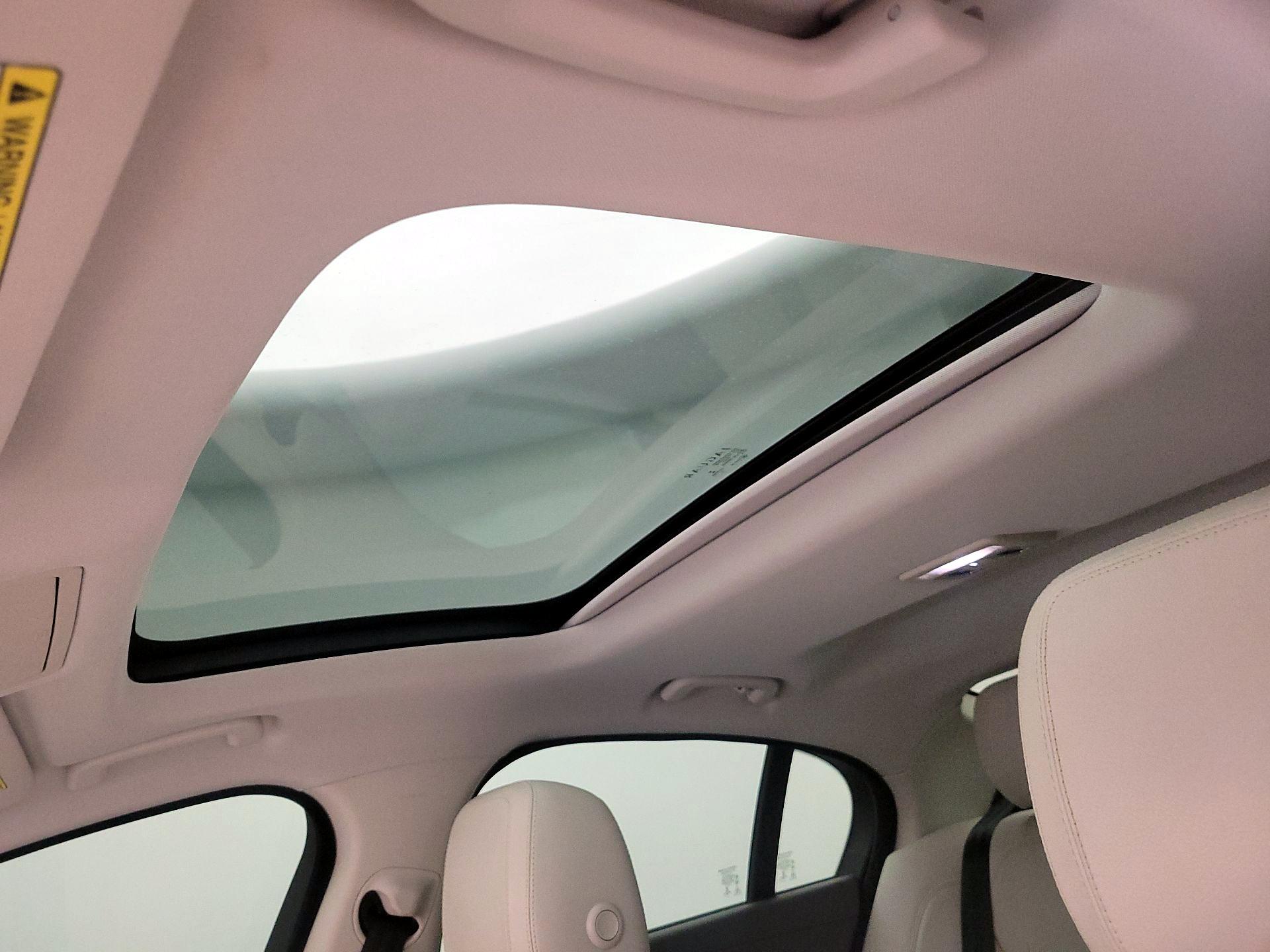 Thumbnail: 2017 Jaguar XE - 19