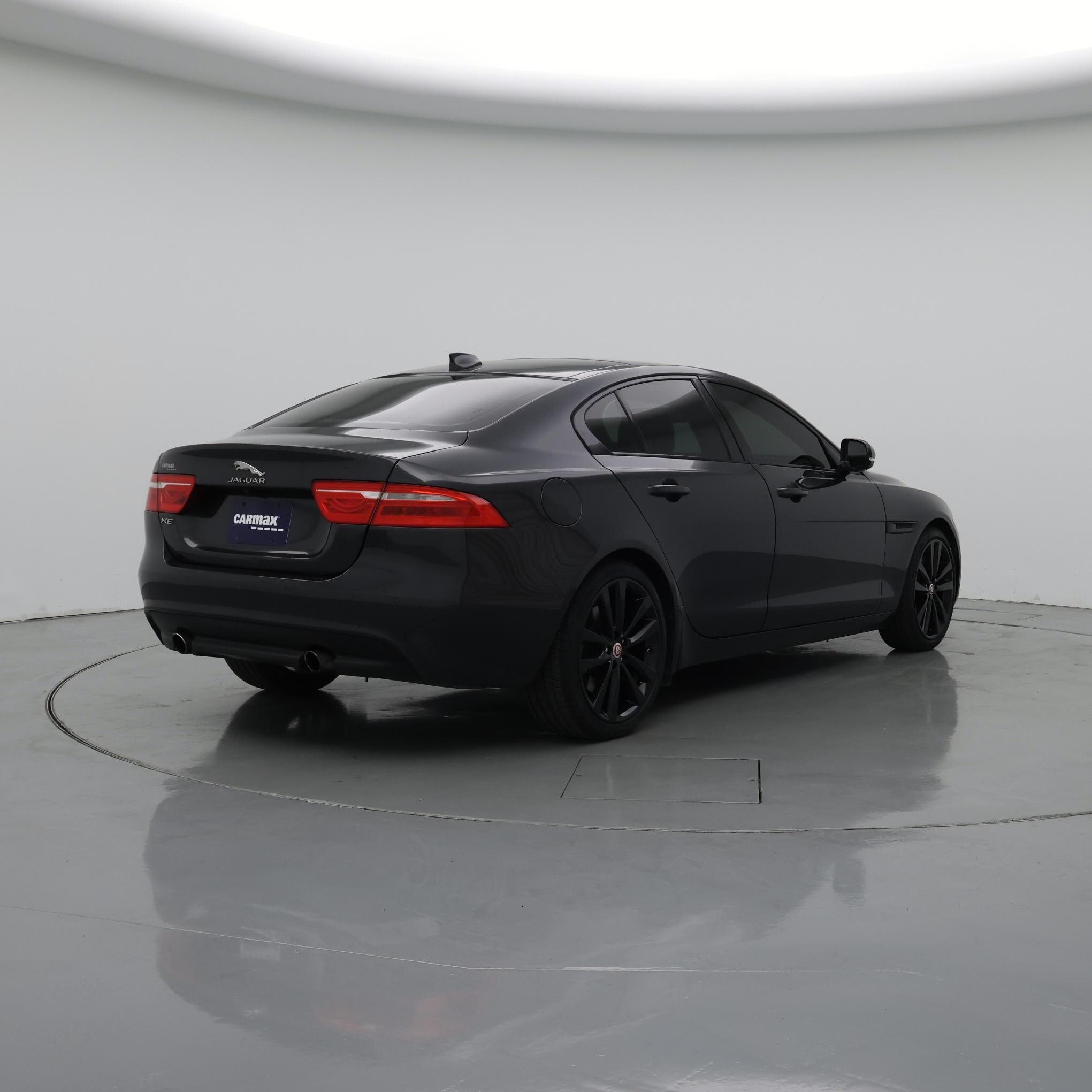 Thumbnail: 2017 Jaguar XE - 8