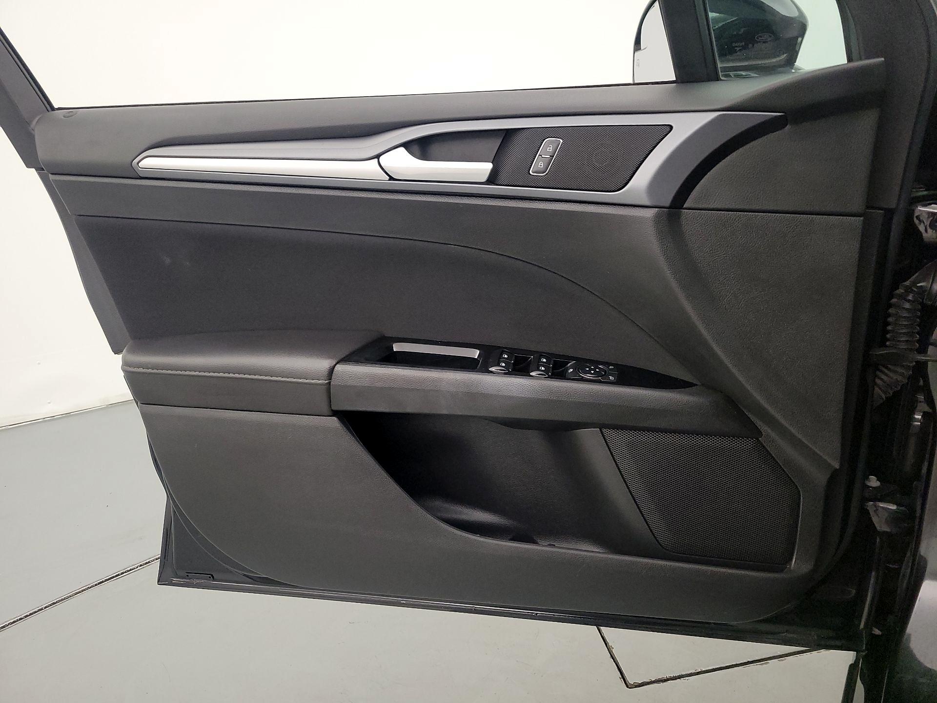 Thumbnail: 2015 Ford Fusion - 12