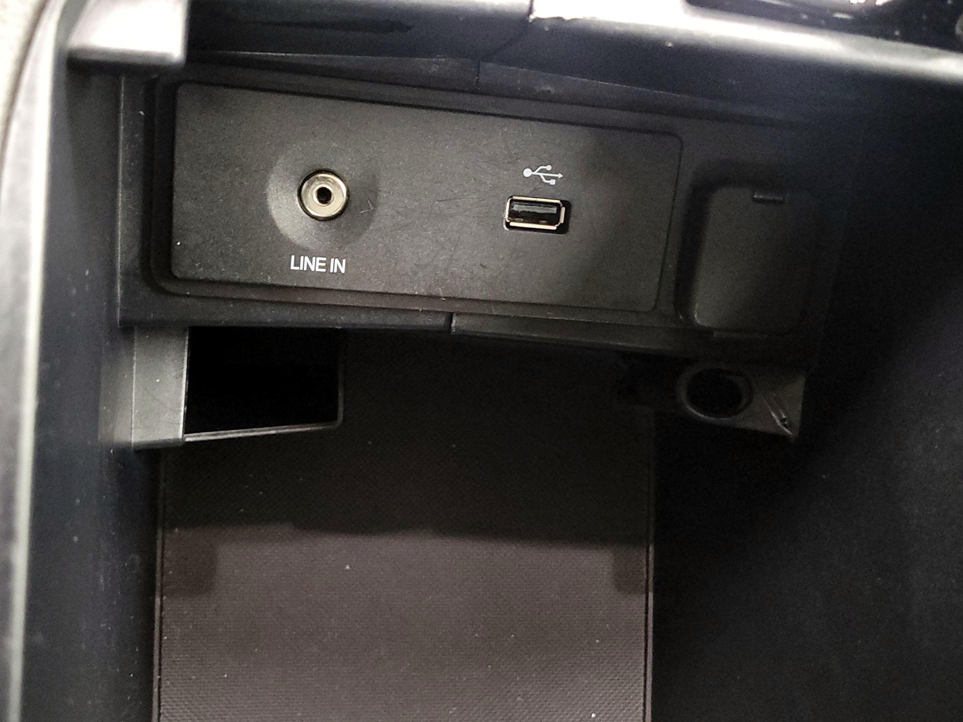 Thumbnail: 2015 Ford Fusion - 18