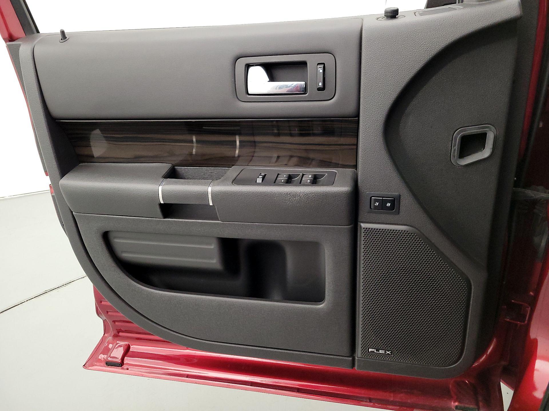 Thumbnail: 2017 Ford Flex - 12