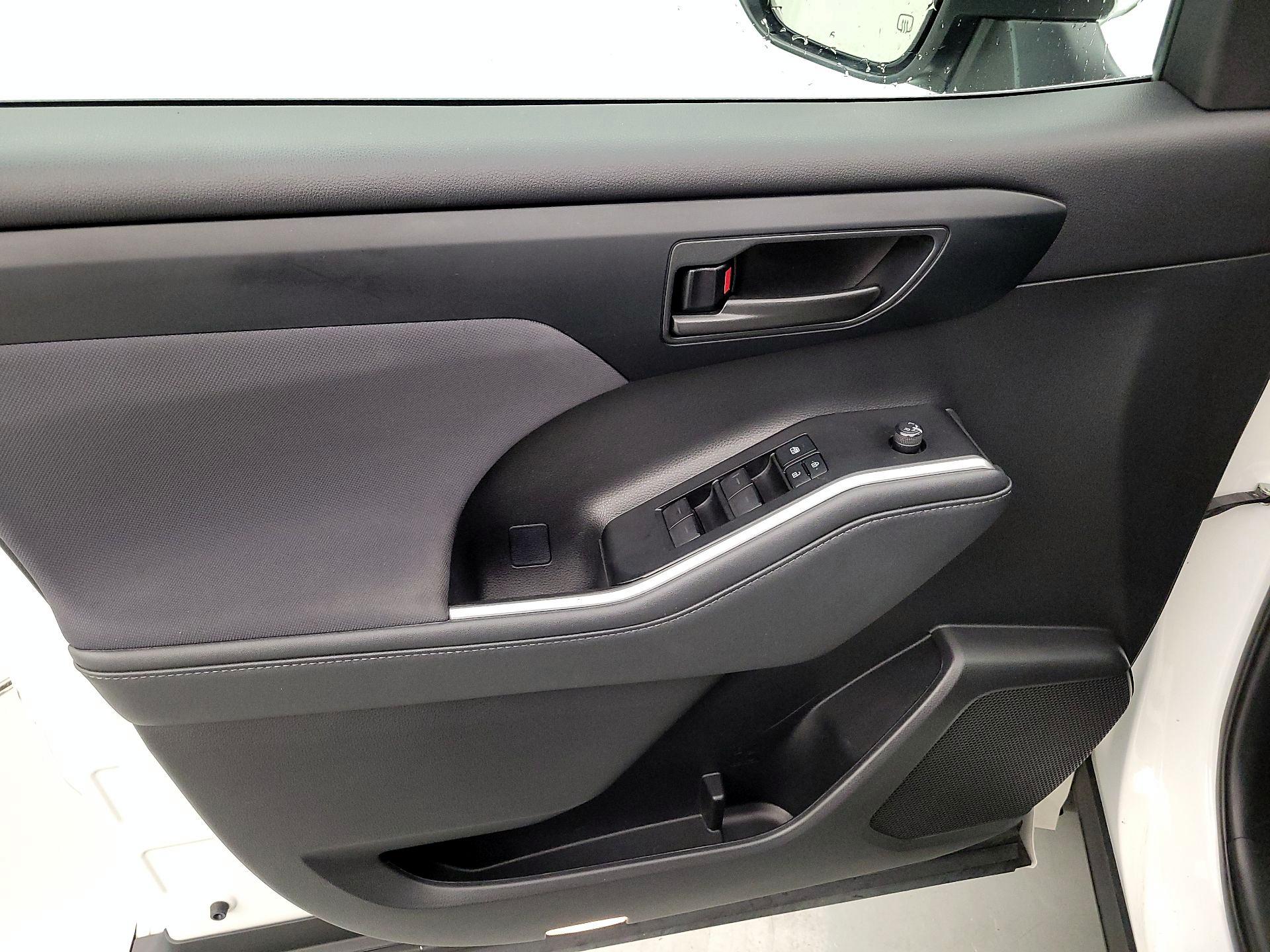 Thumbnail: 2021 Toyota Highlander - 12