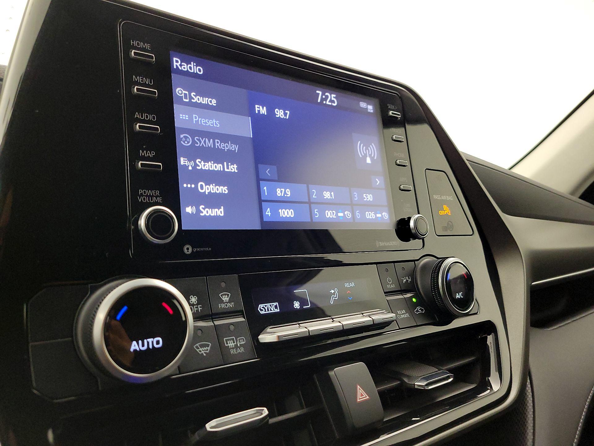 Thumbnail: 2021 Toyota Highlander - 15